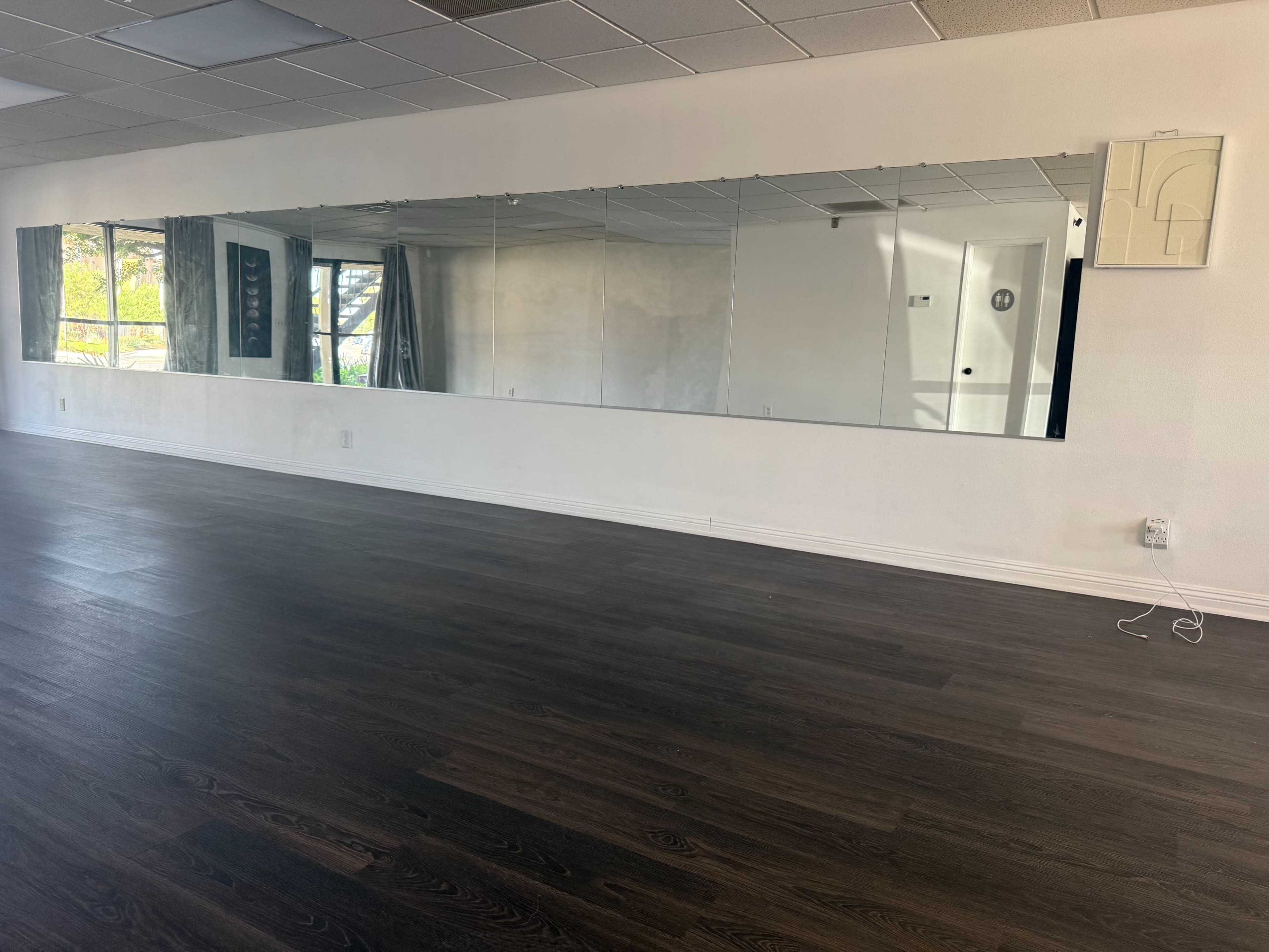 Modern Minimalist Studio for Trainings, Wellness Classes, Content Creation & More Image in La Sierra, Riverside, CA