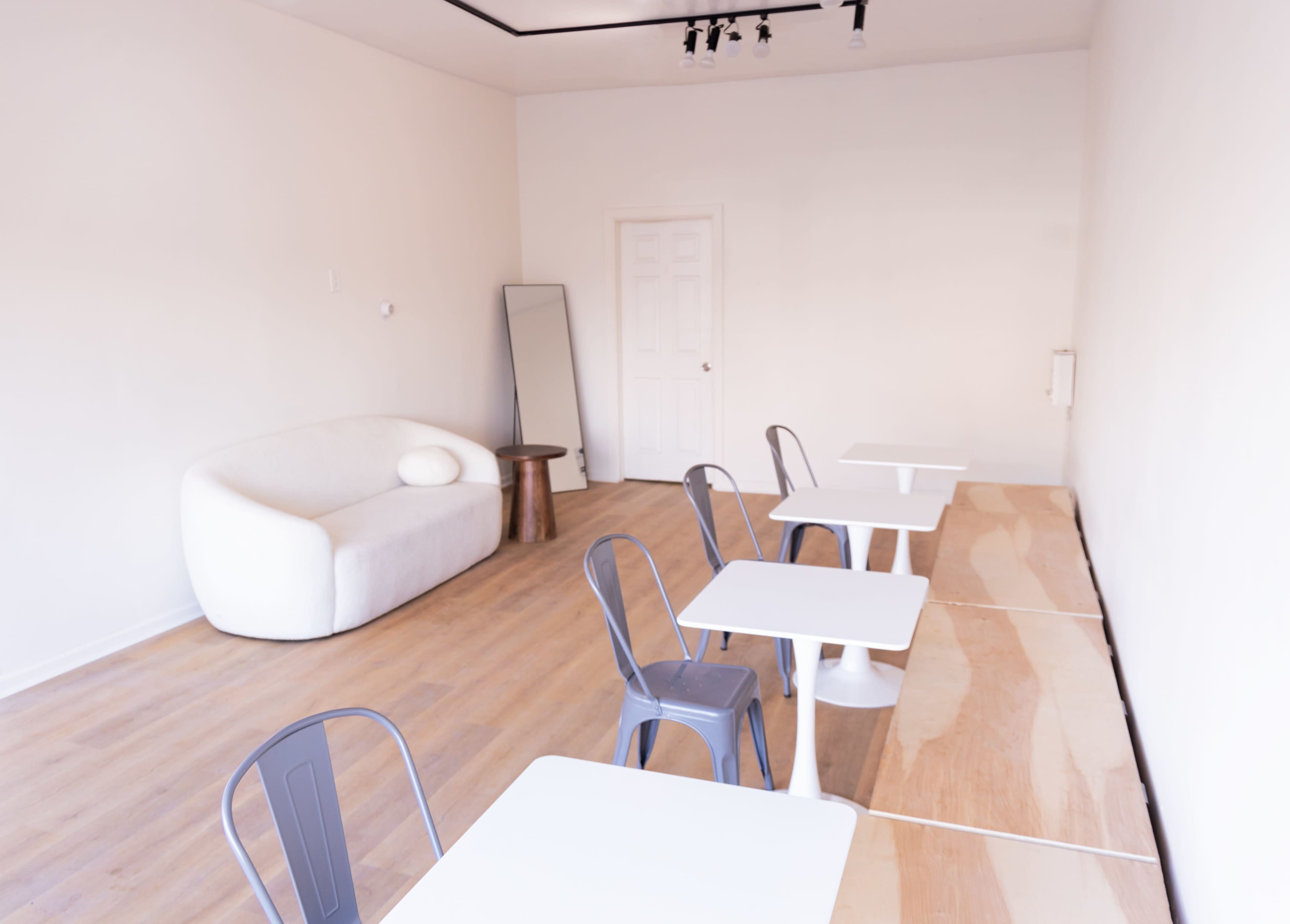 Minimalistic Vibrant Studio Image in Watsessing, Bloomfield, NJ