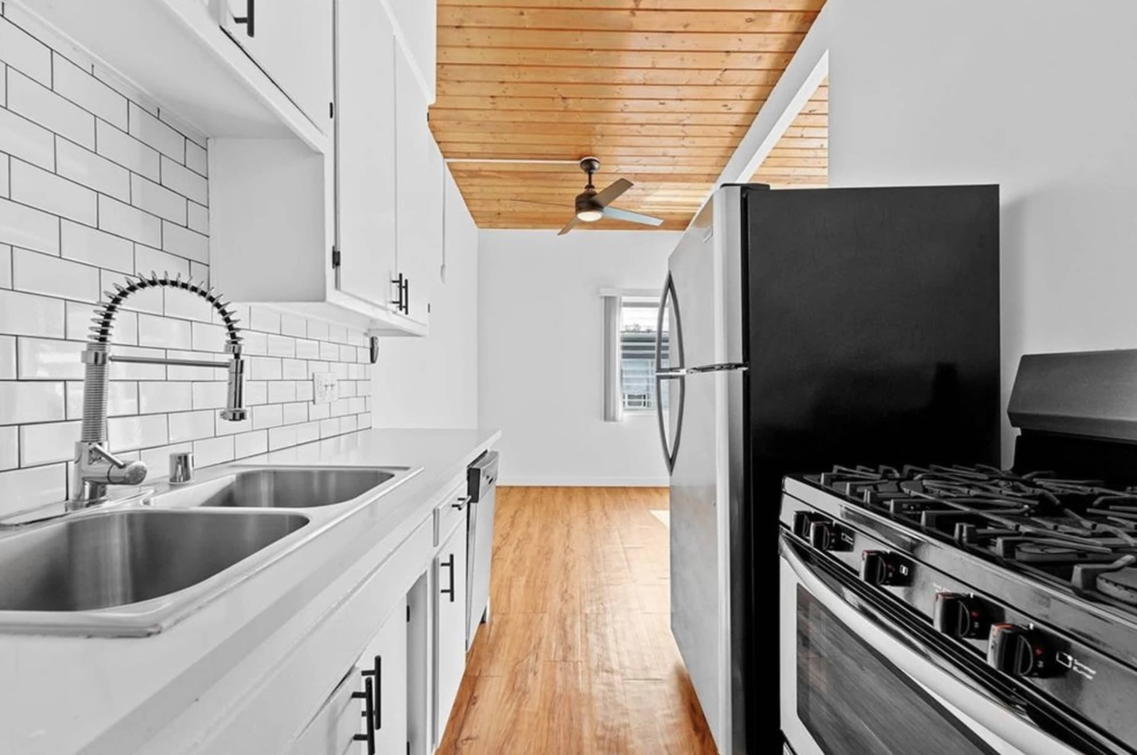 Quintessential Valley Apartment Image in North Hollywood, North Hollywood, CA