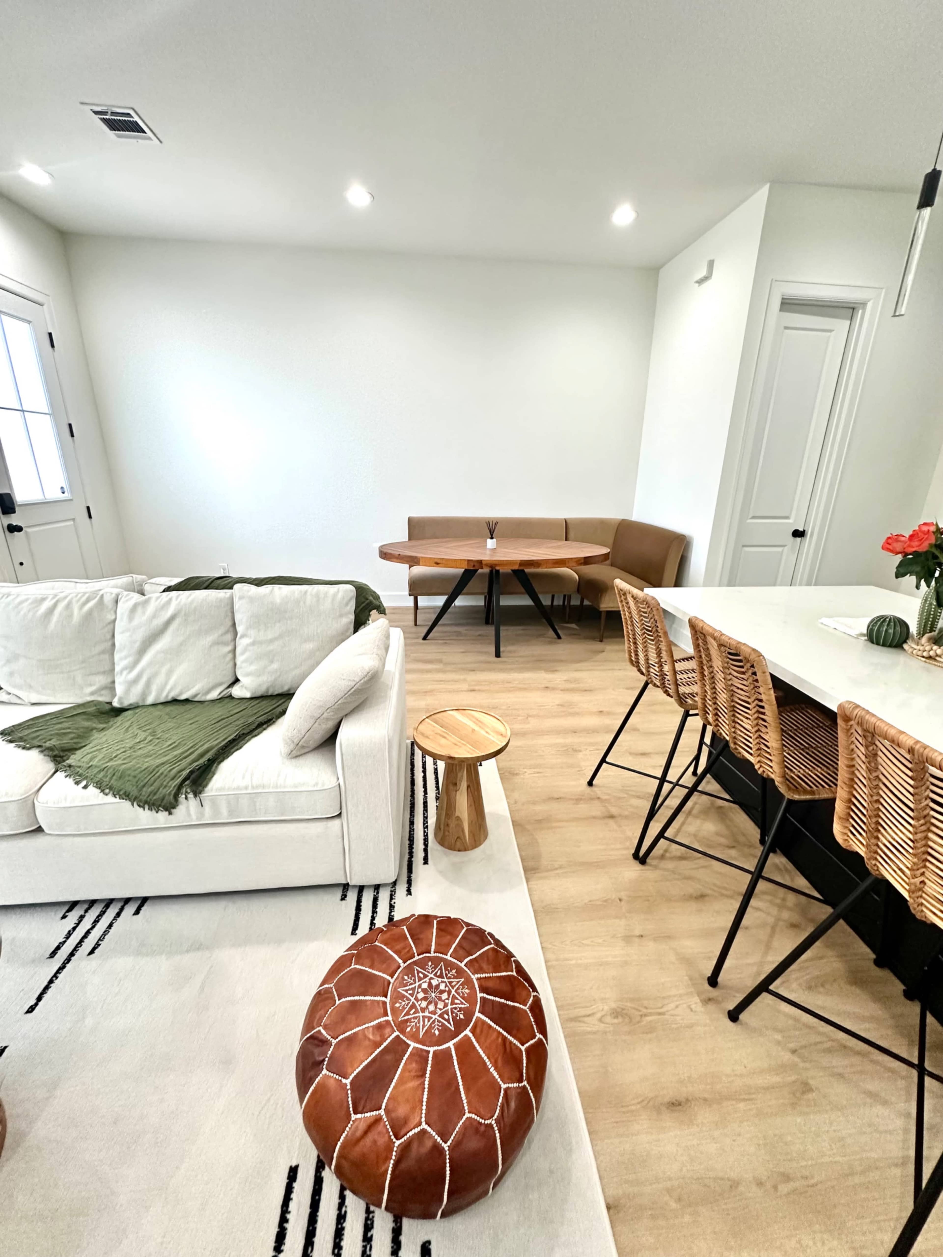 Modern Duplex Apartment Image in Greater Ost / South Union, Houston, TX