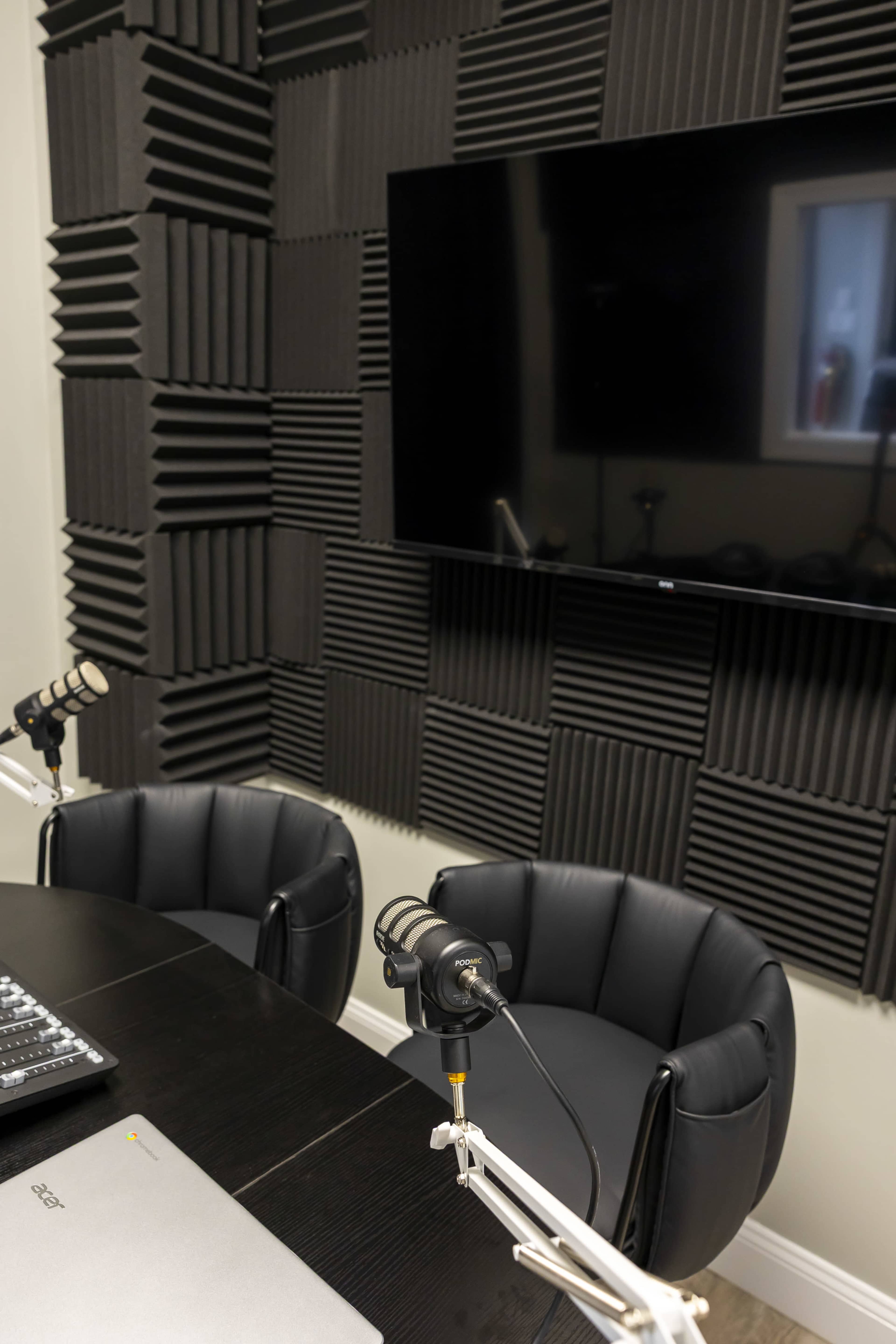 All-In-One Creative Studio with Natural Light for Photo, Video & Podcasts Image in , Morrisville, NC