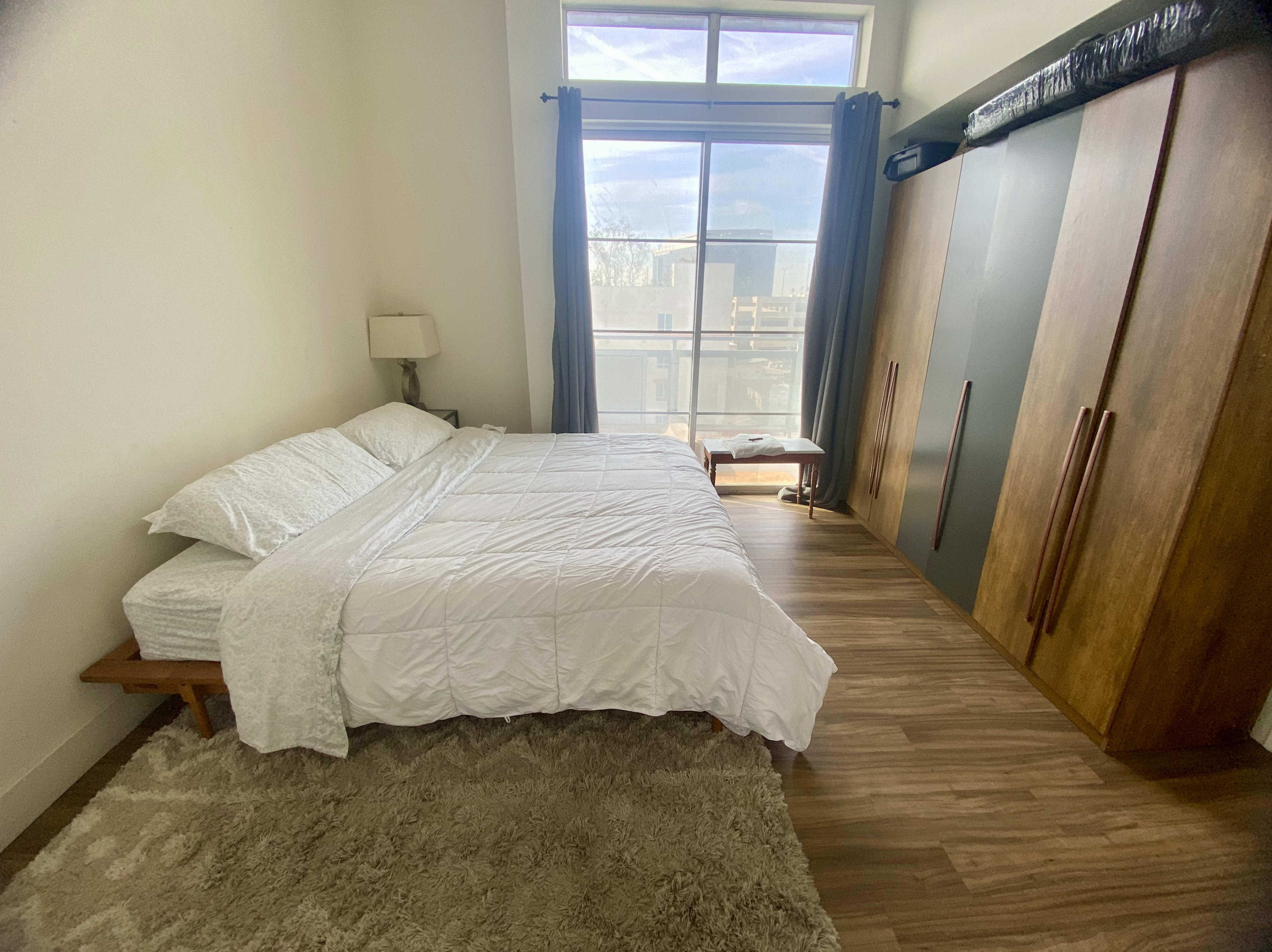 Boho Bliss~ 1bed Penthouse w/balcony- Plenty of Natural light!! Image in North Hollywood, North Hollywood, CA