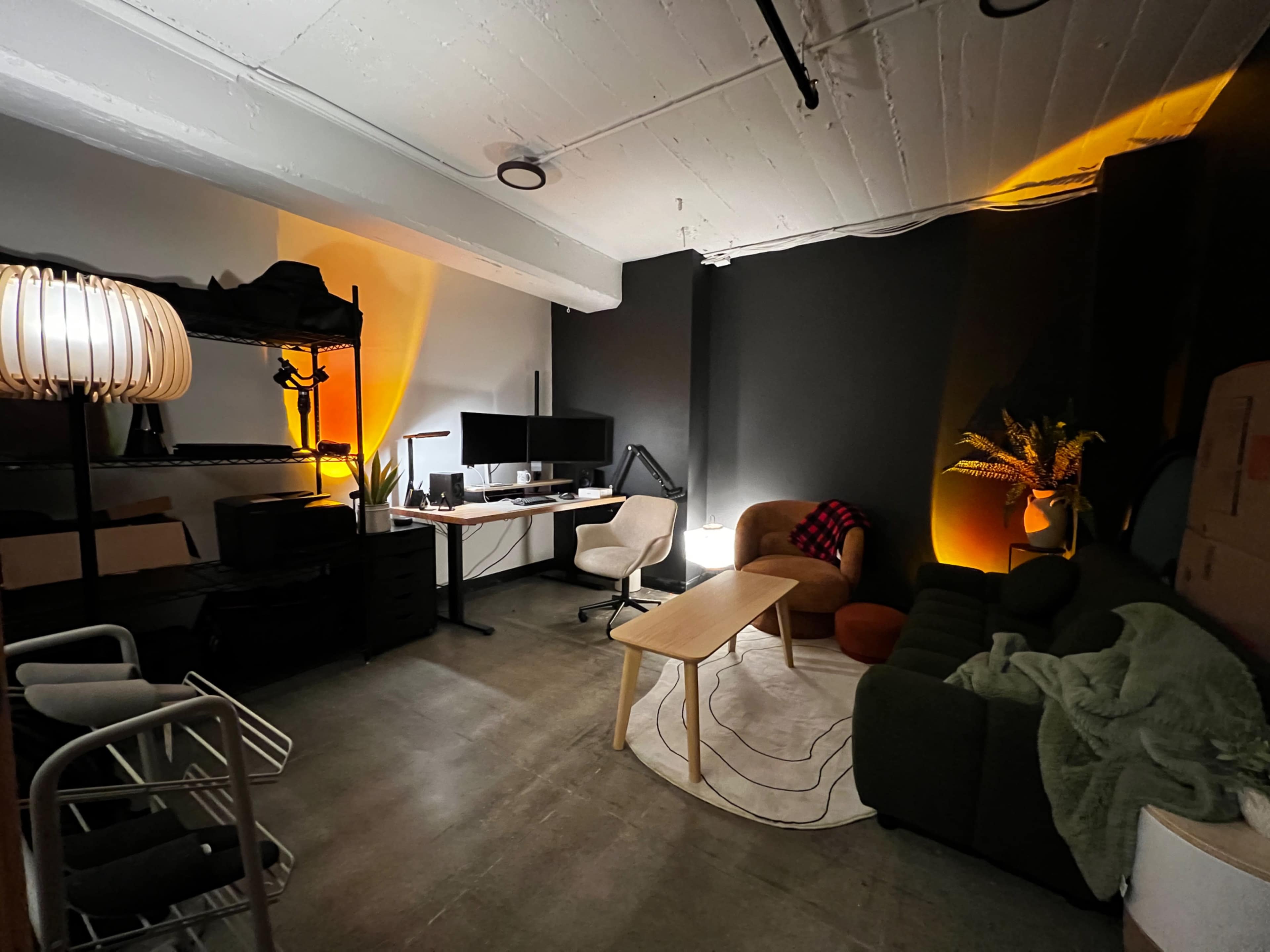 “Modern Content Studio w/ Lighting, Seamless Backdrops & Props – Perfect for Photo + Video Image in Oregon City, Oregon City, OR