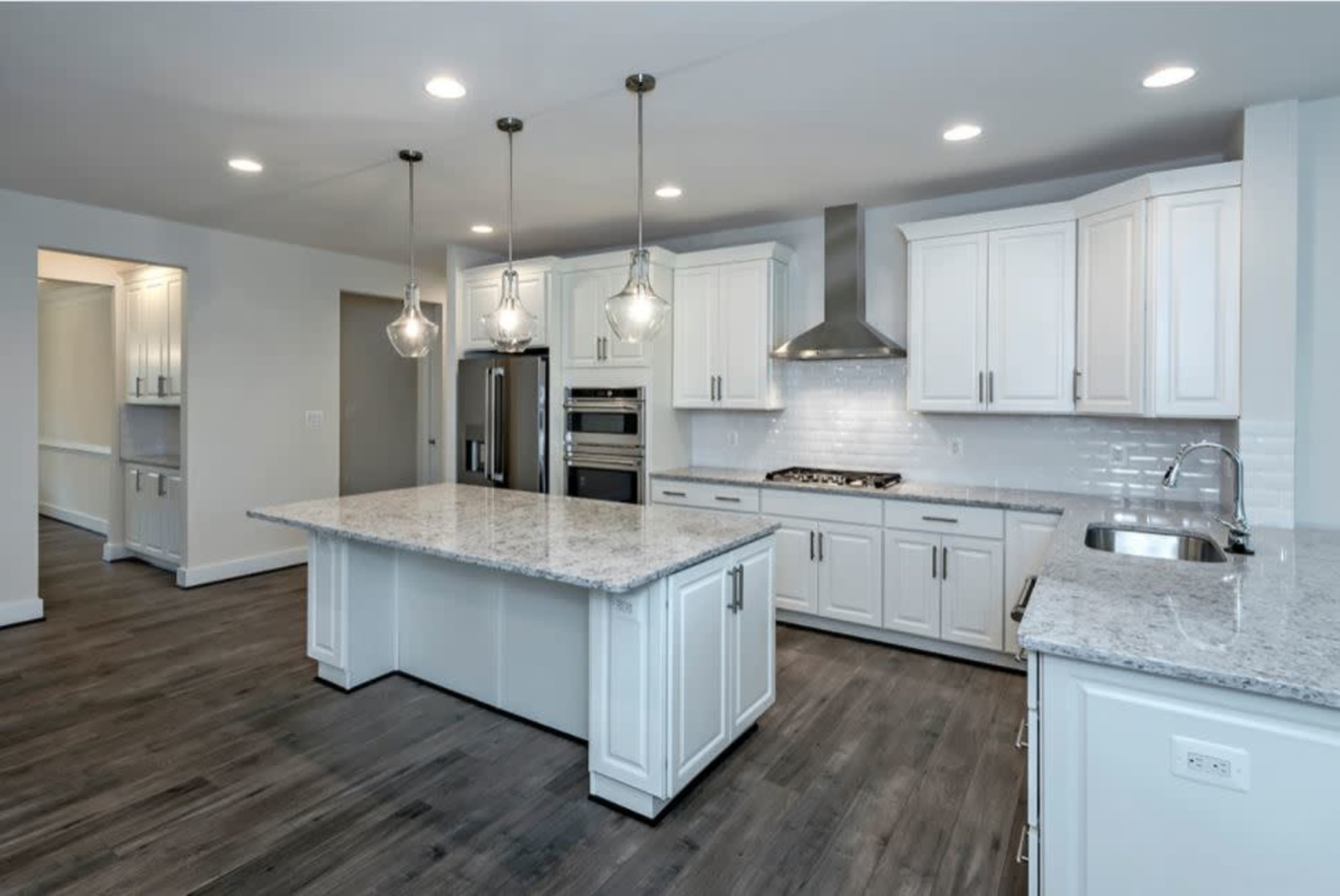 Beautiful Kitchen & Backyard in Suburbs SFH Image in Rose Hill, Alexandria, VA