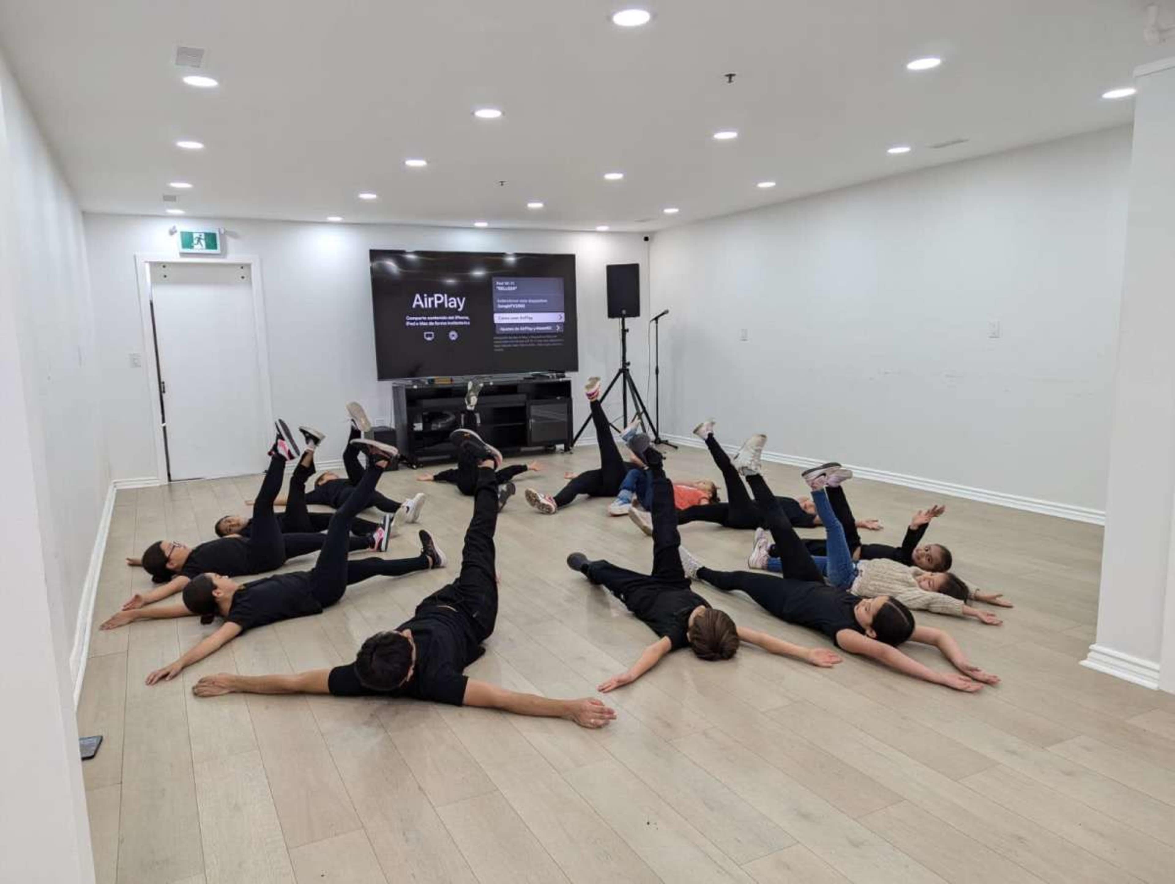 Ground Floor Launge, fully eqquiped, 60 square meters-ideal for workshops, yoga, dance, parties and meeting events. Image in York University Heights, Toronto, ON