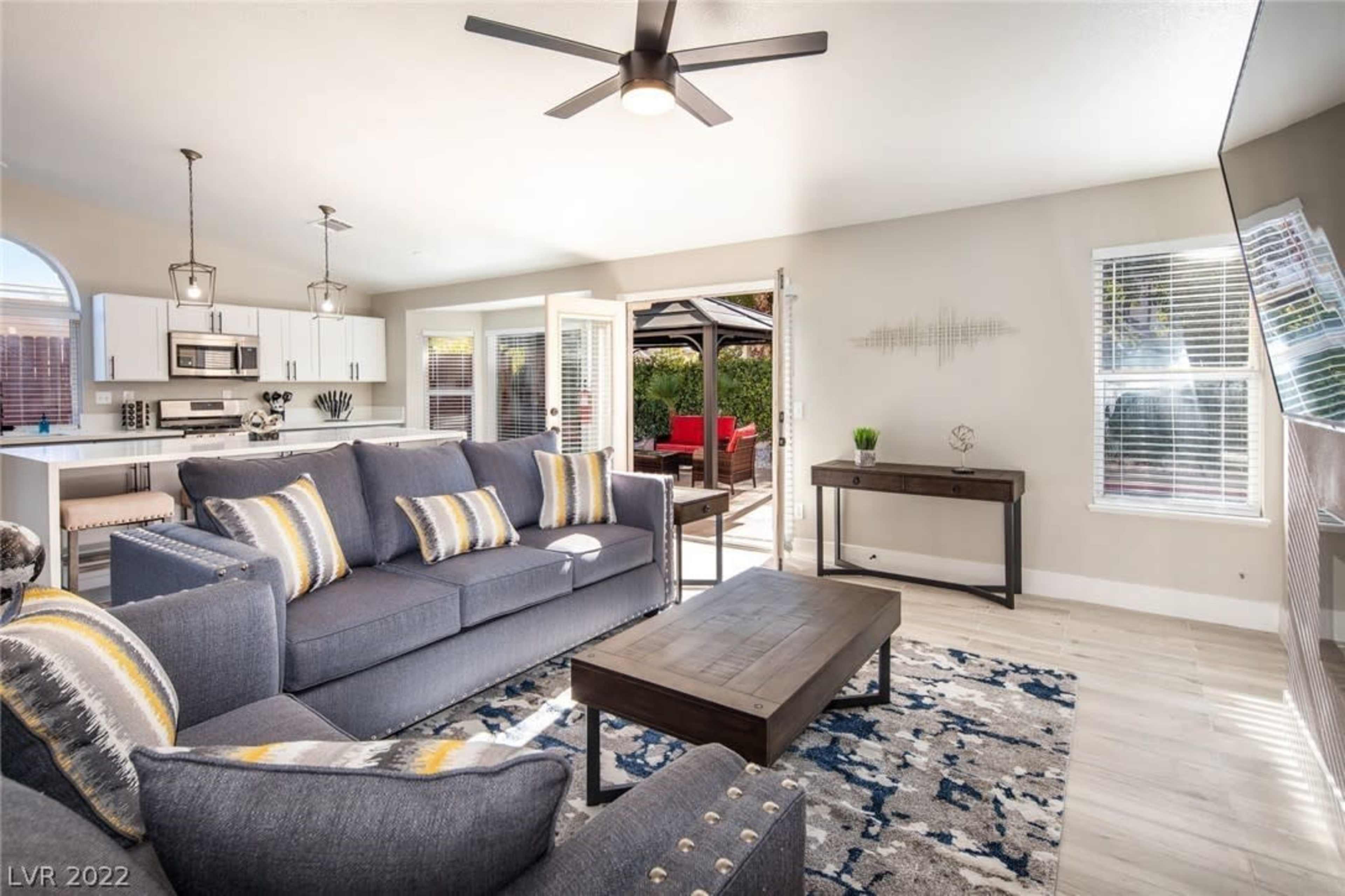 Casa Lumina: A Modern Bright Resort Style Home Image in Paradise, Las Vegas, NV