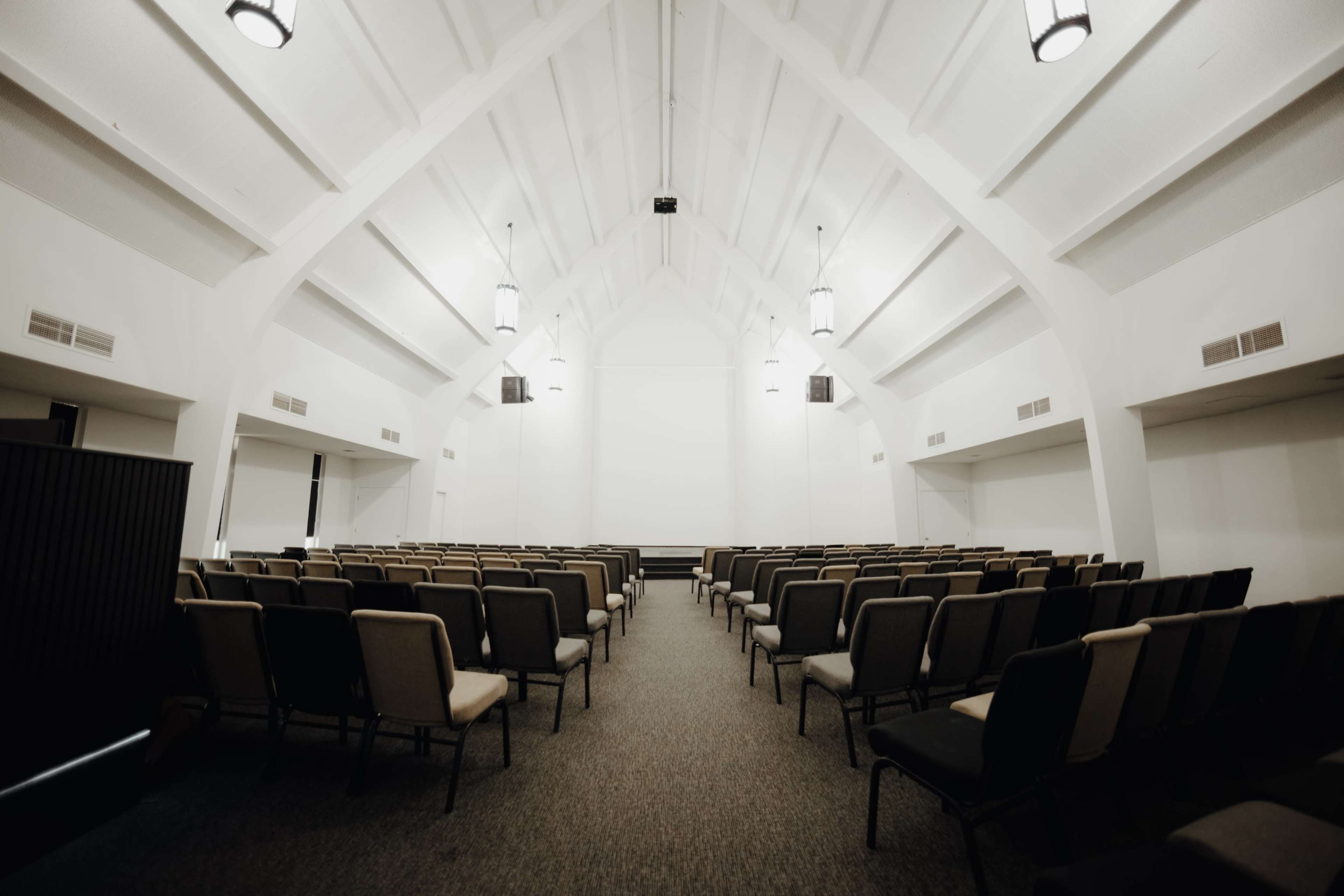 Bright Neutral Chapel Image in Whittier, Whittier, CA