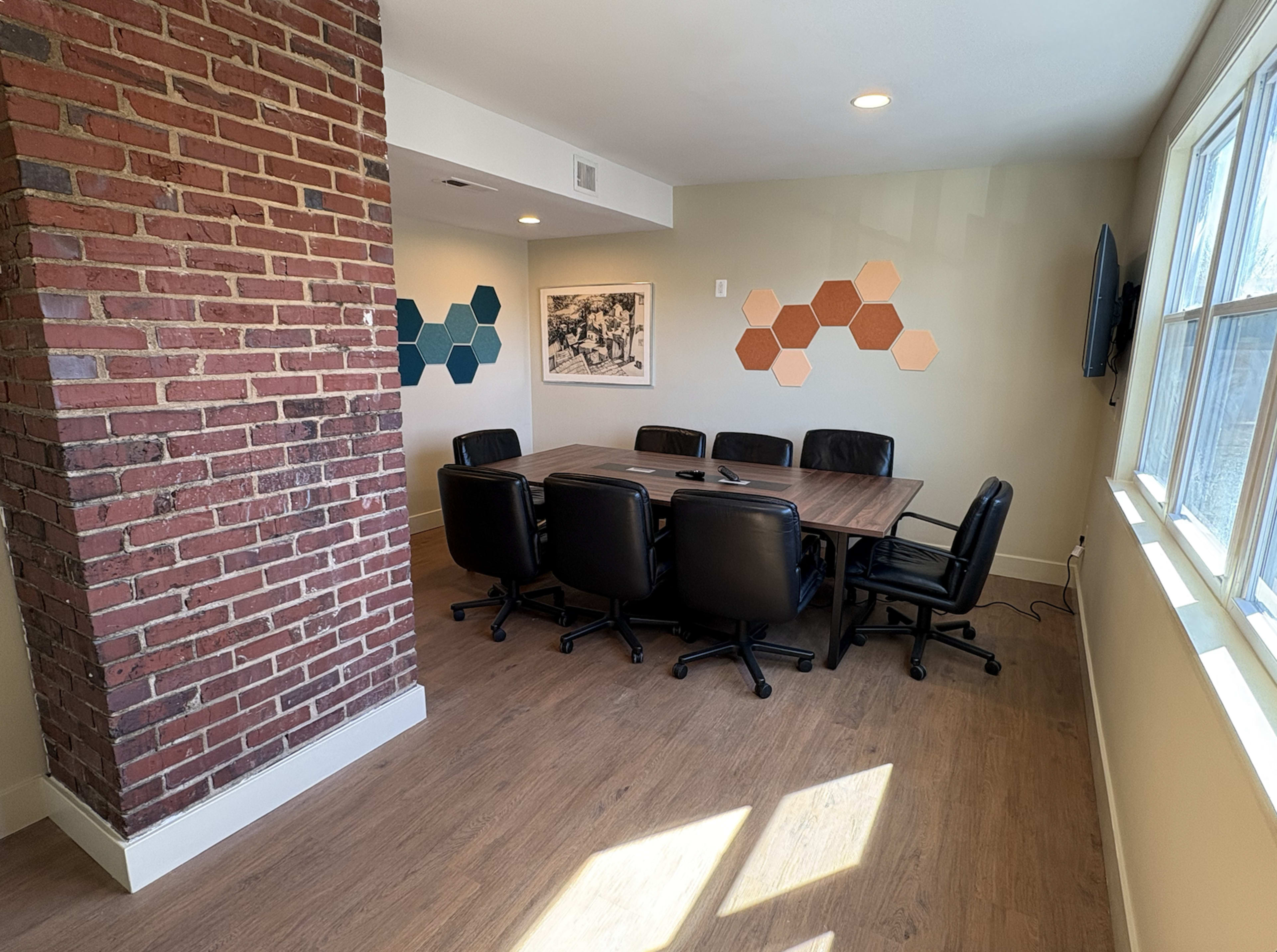 Del Ray Conference Room in Beautifully-designed Co-work Space Image in Del Ray, Alexandria, VA