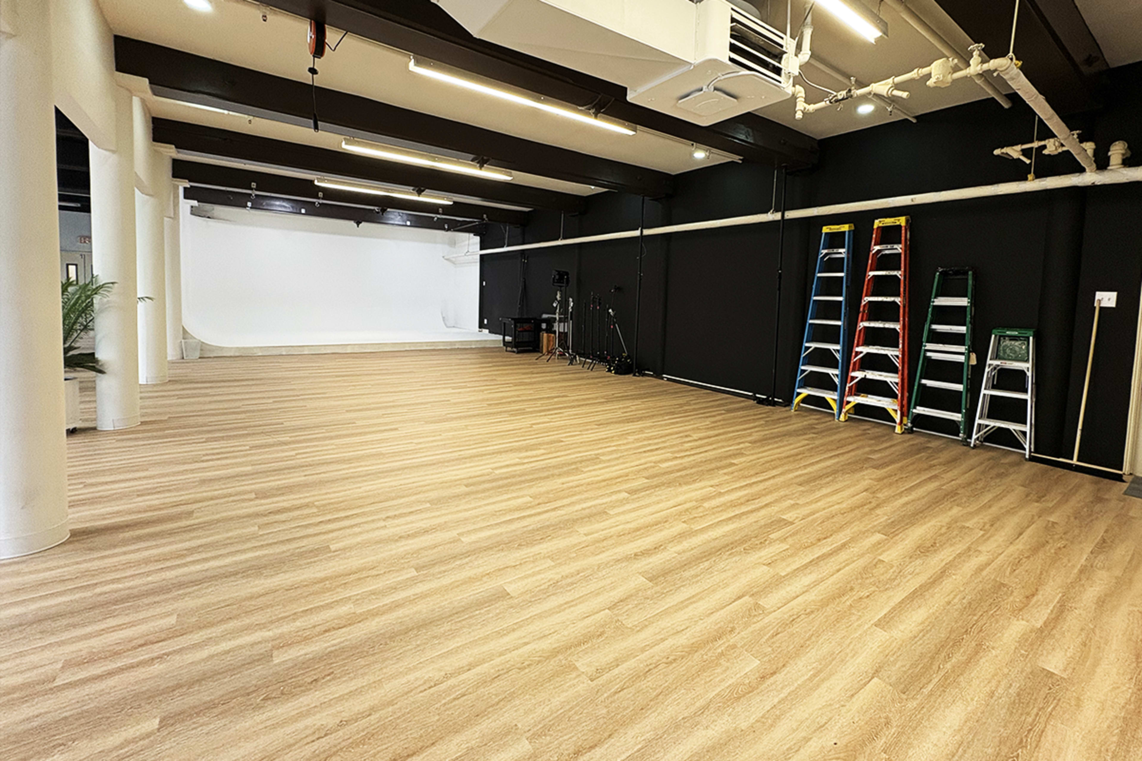 Pre-Lit Cyclorama Studio w/ Dressing Room & Gear – Near NYC Image in Getty Square, Yonkers, NY
