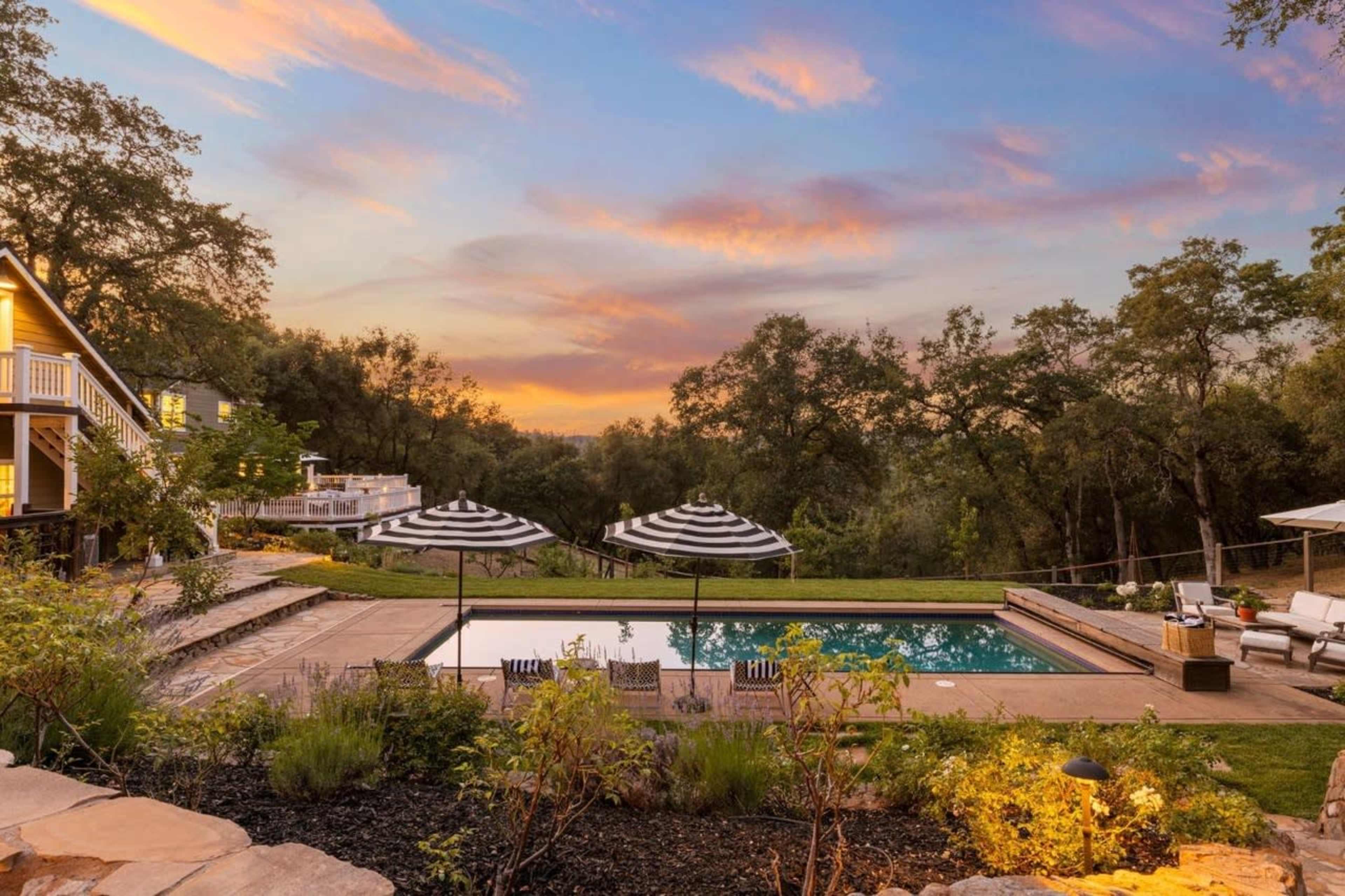 Luxe Poolside Oasis for Special Events Image in , Cool, CA