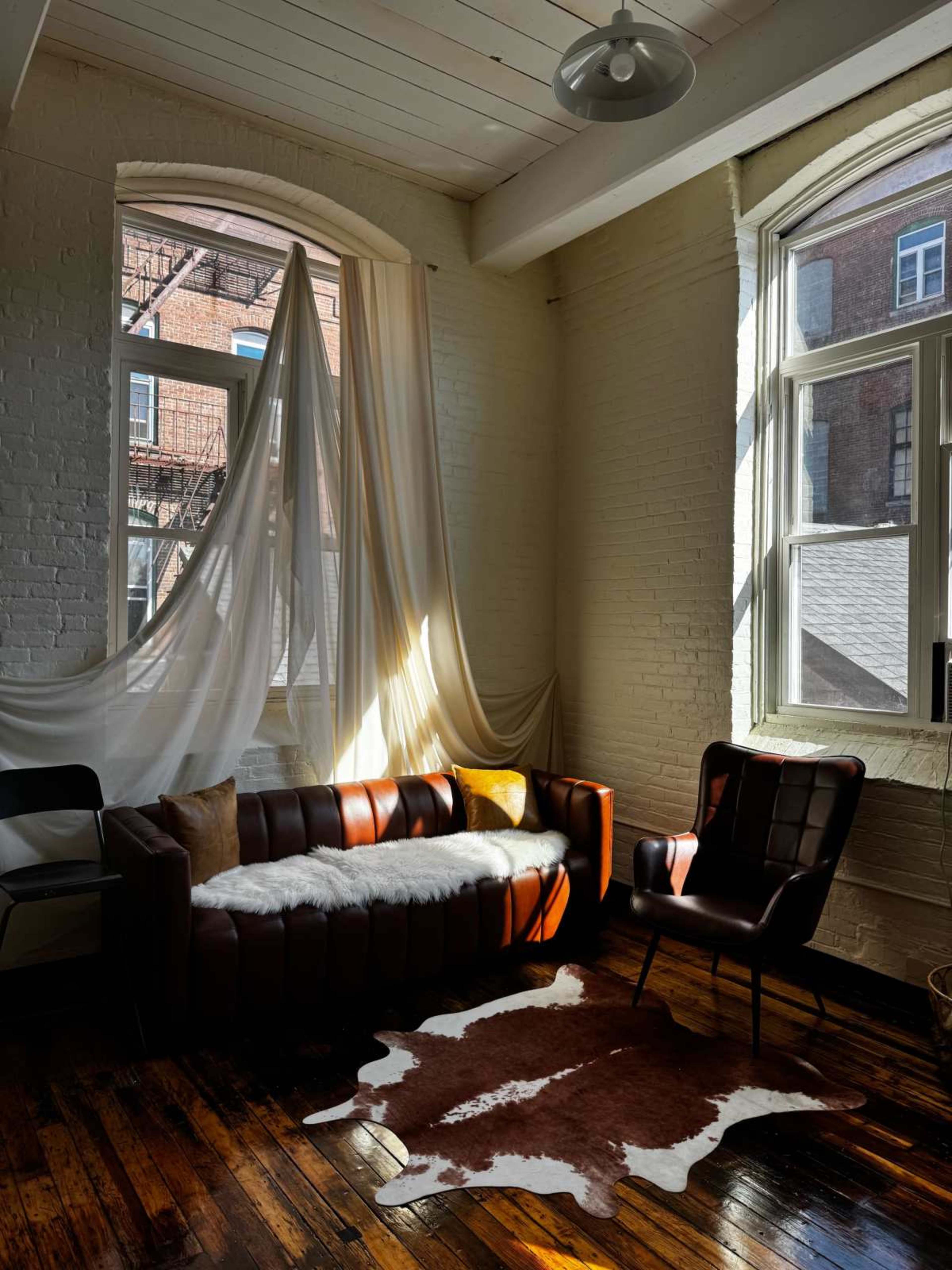 Bright loft studio with vintage charm and creative vignettes Image in Pawtucket, Pawtucket, RI