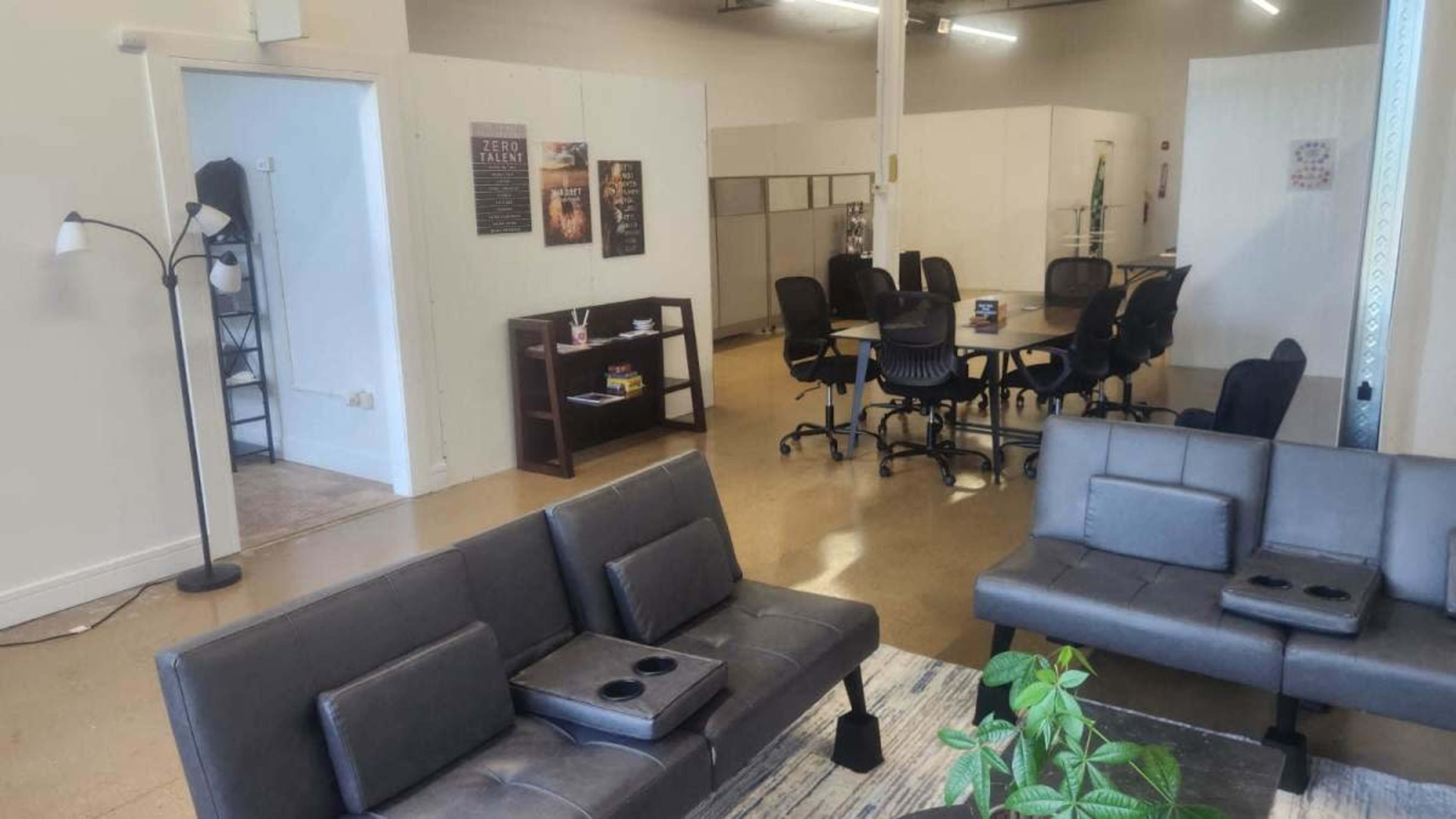 Versatile Business Space for Work, Meetings & Showcasing Products Image in Du Page Township, Bolingbrook, IL