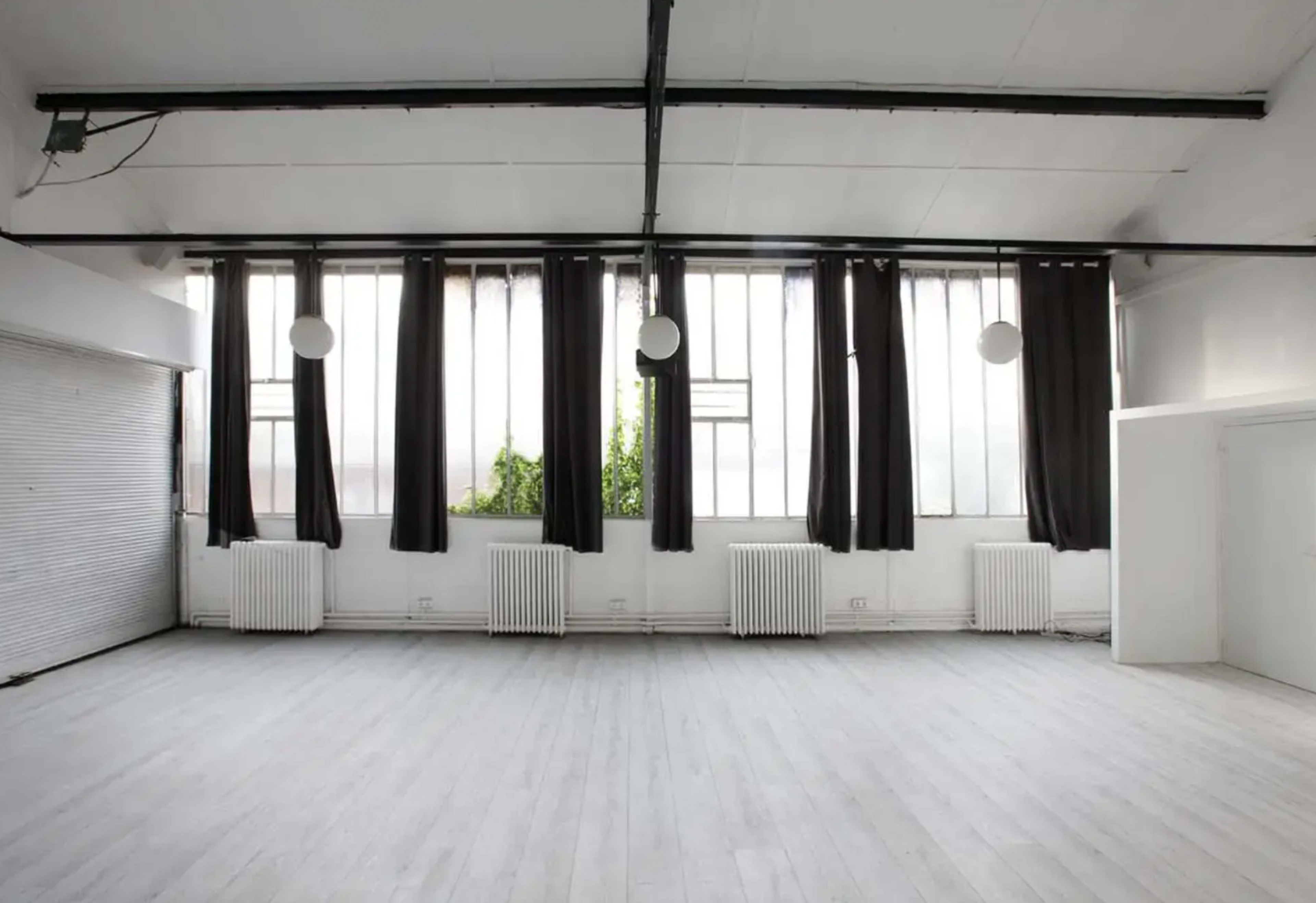 Loft d’Artiste Industriel de 250 m² – Un Écrin Unique pour Vos Projets Image dans , Montreuil, 