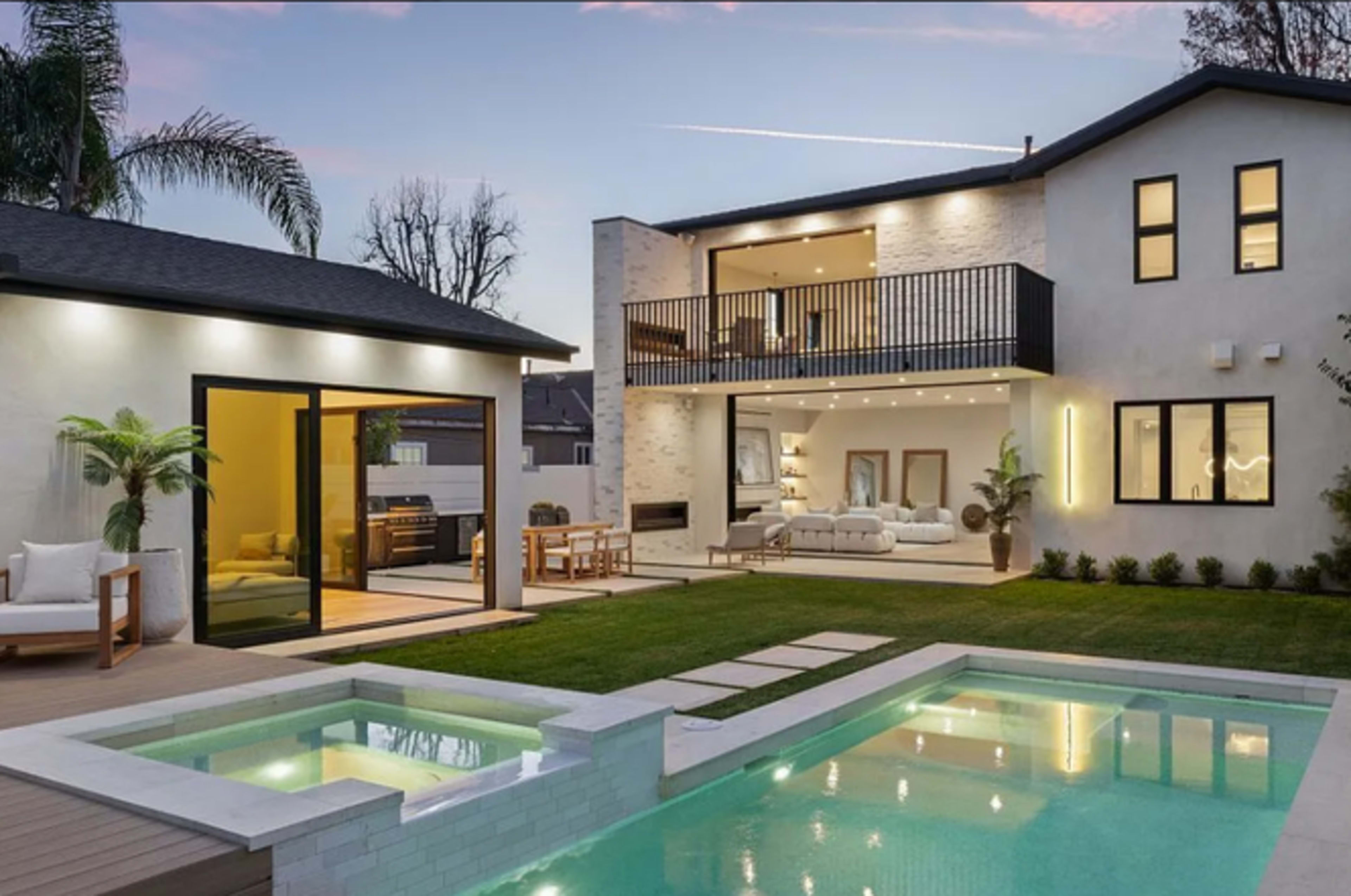 Treehouse gateway Image in Sherman Oaks, Sherman Oaks, CA