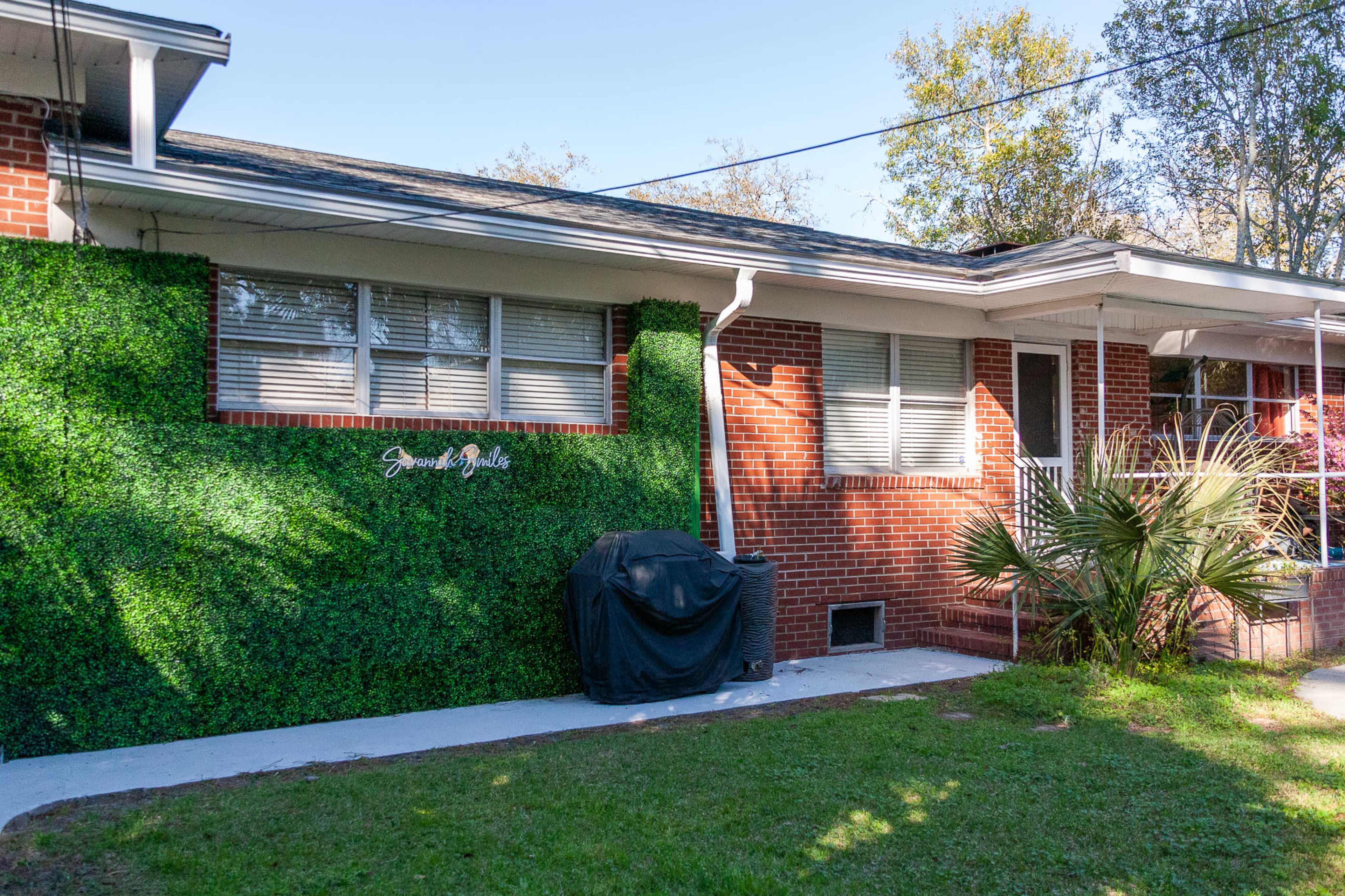 Midtown Mid-Century Meeting Space with Cocktail Pool Image in Chatham Crescent, Savannah, GA