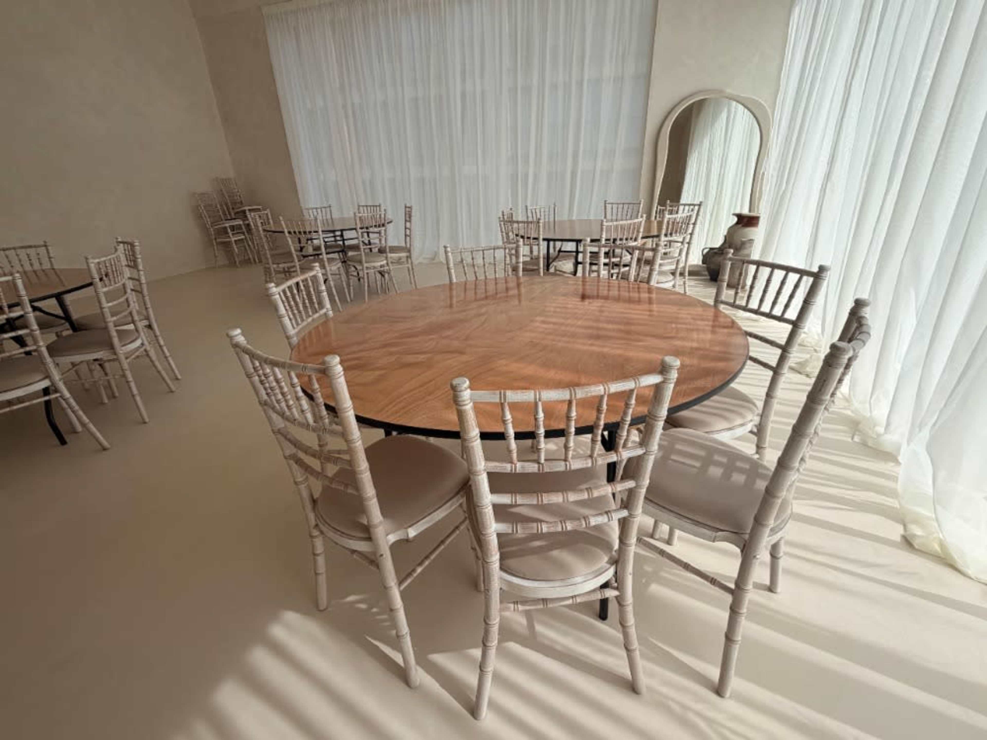 Round Wooden Dining Tables