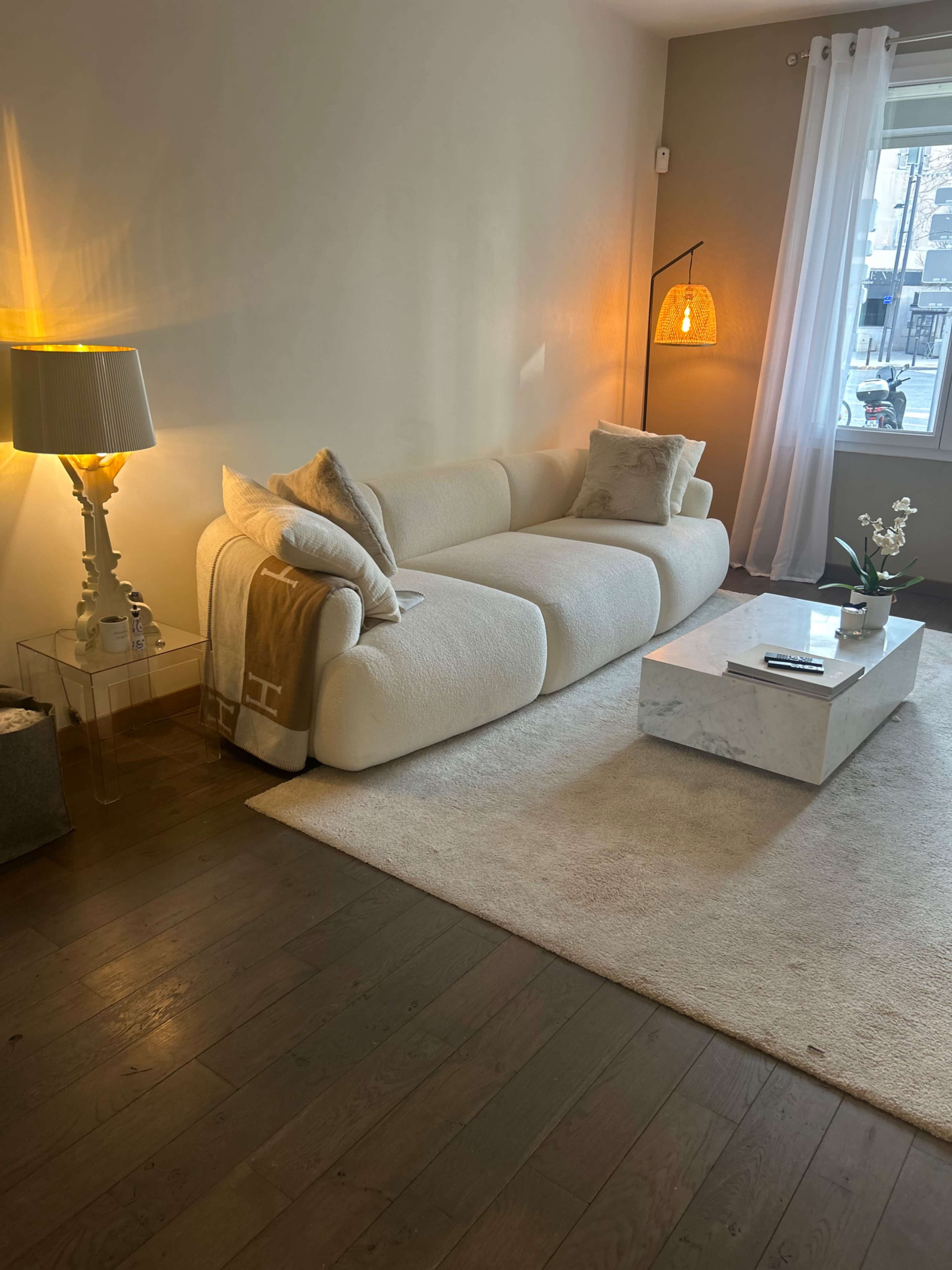 Appartement, rez-de-jardin, donnant sur la place du 4septembre Image in Pharo, Marseille