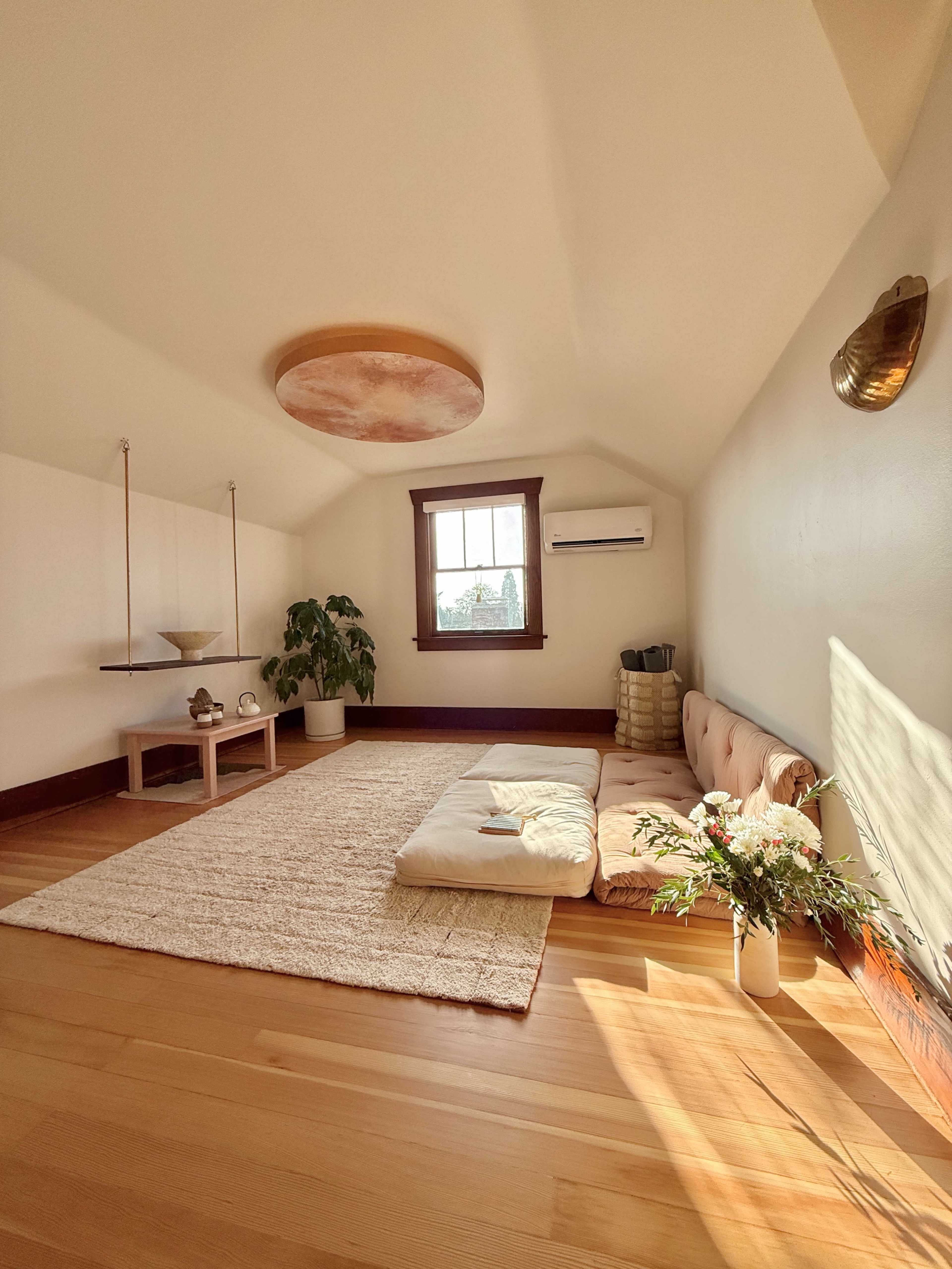 Tranquil Spa Retreat in Portland with Sauna & Soaking Tub Image in Arbor Lodge, PORTLAND, OR