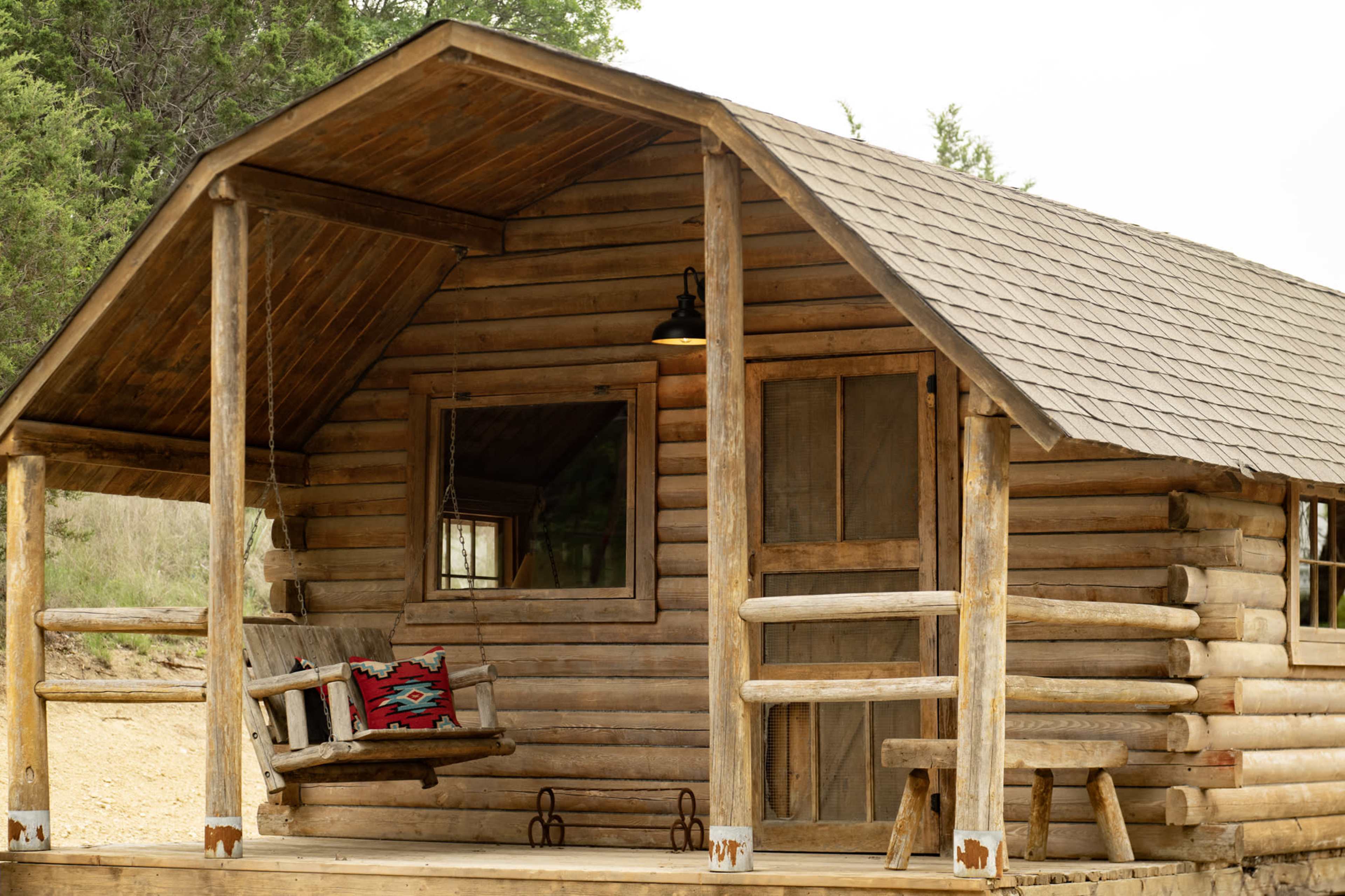 LITTLE ARTIST CABIN W/AUTHENTIC CLAWFOOT TUB Image in , Fort Worth, TX