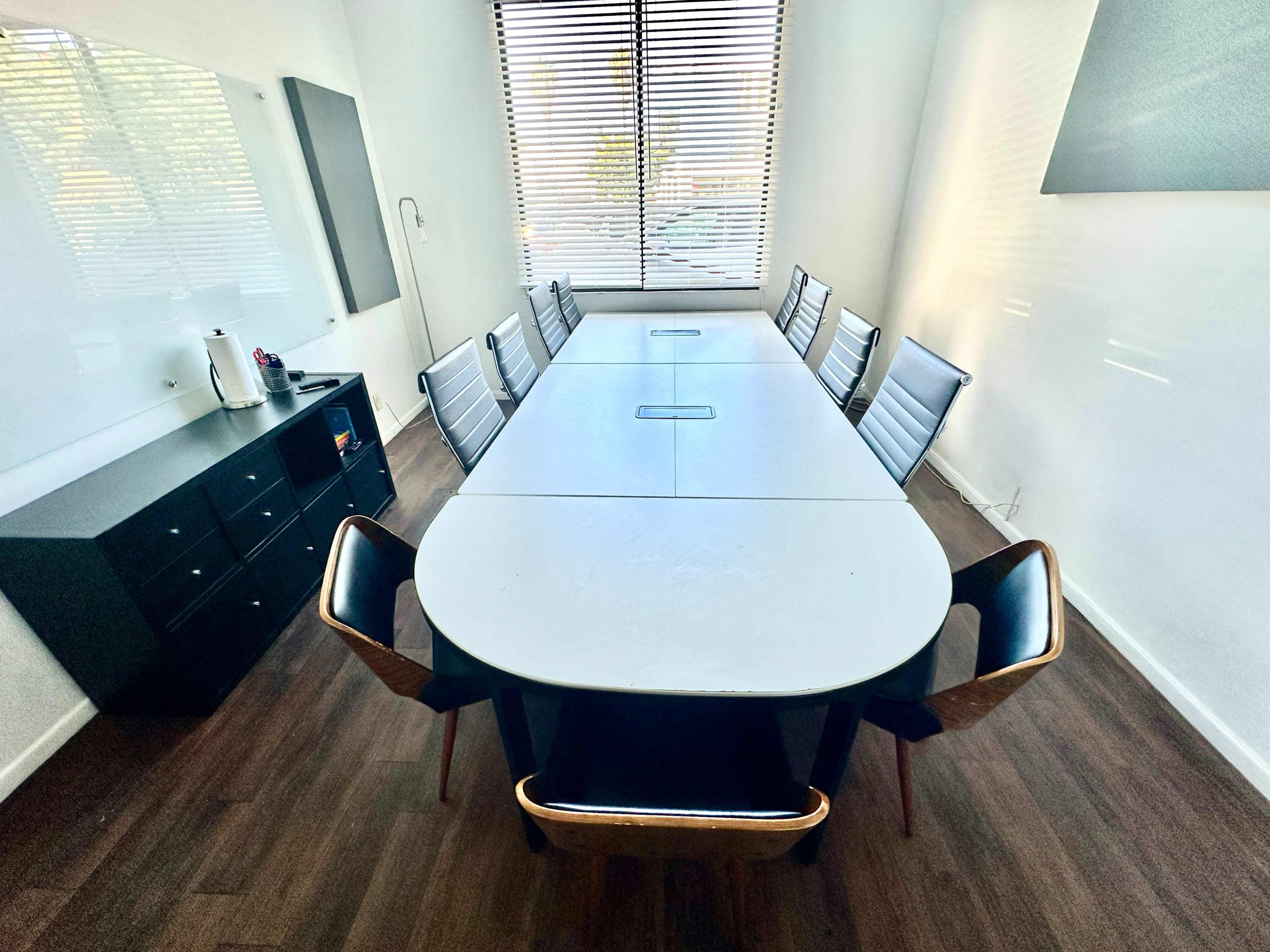 Medium Team Office with lot's of Natural Light Image in Ocean Park, Santa Monica, CA