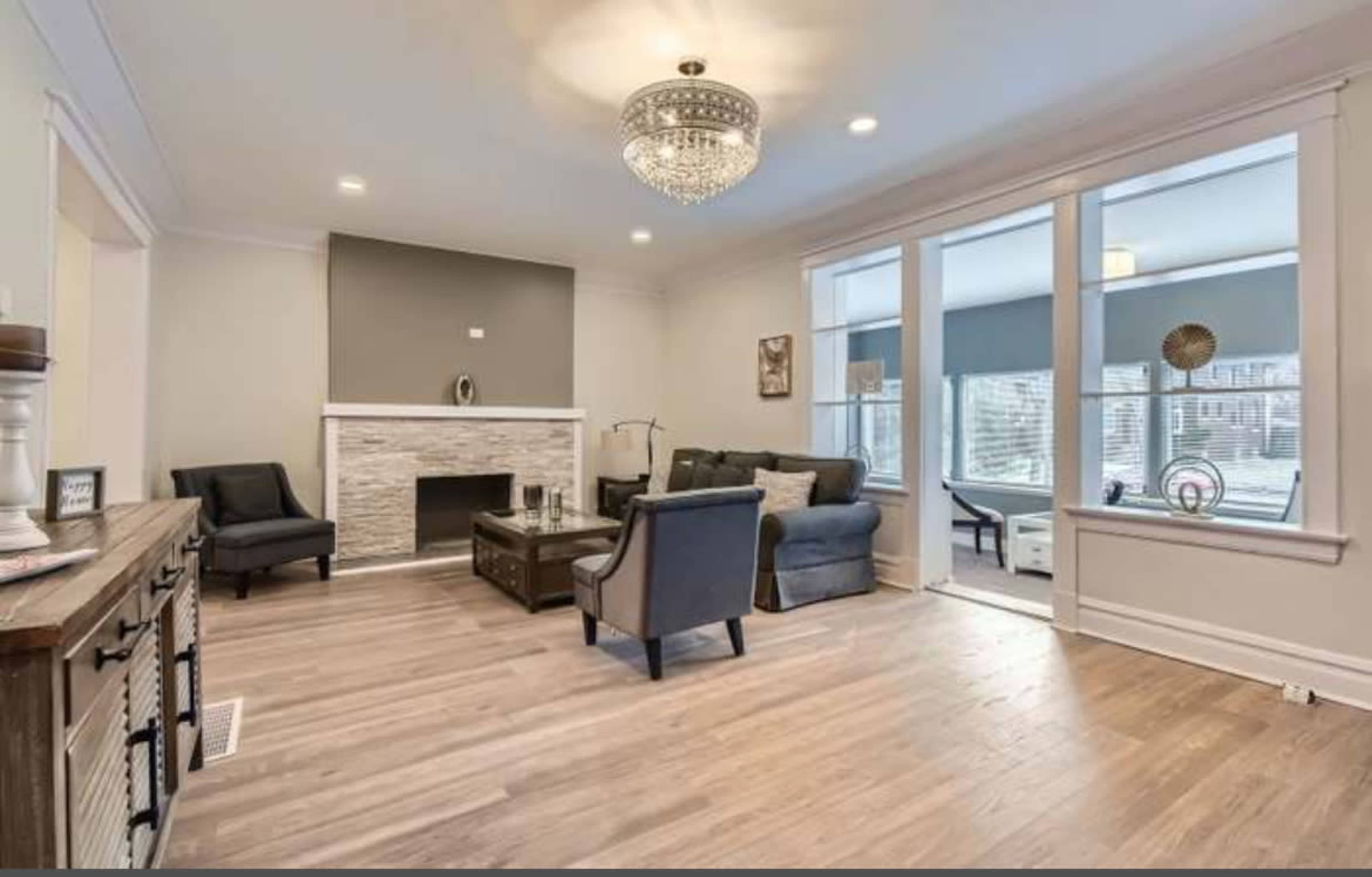 Lakeside Charm: Two-Story Home Minutes from Downtown Chicago and Lake Michigan Image in South Side, Chicago, IL