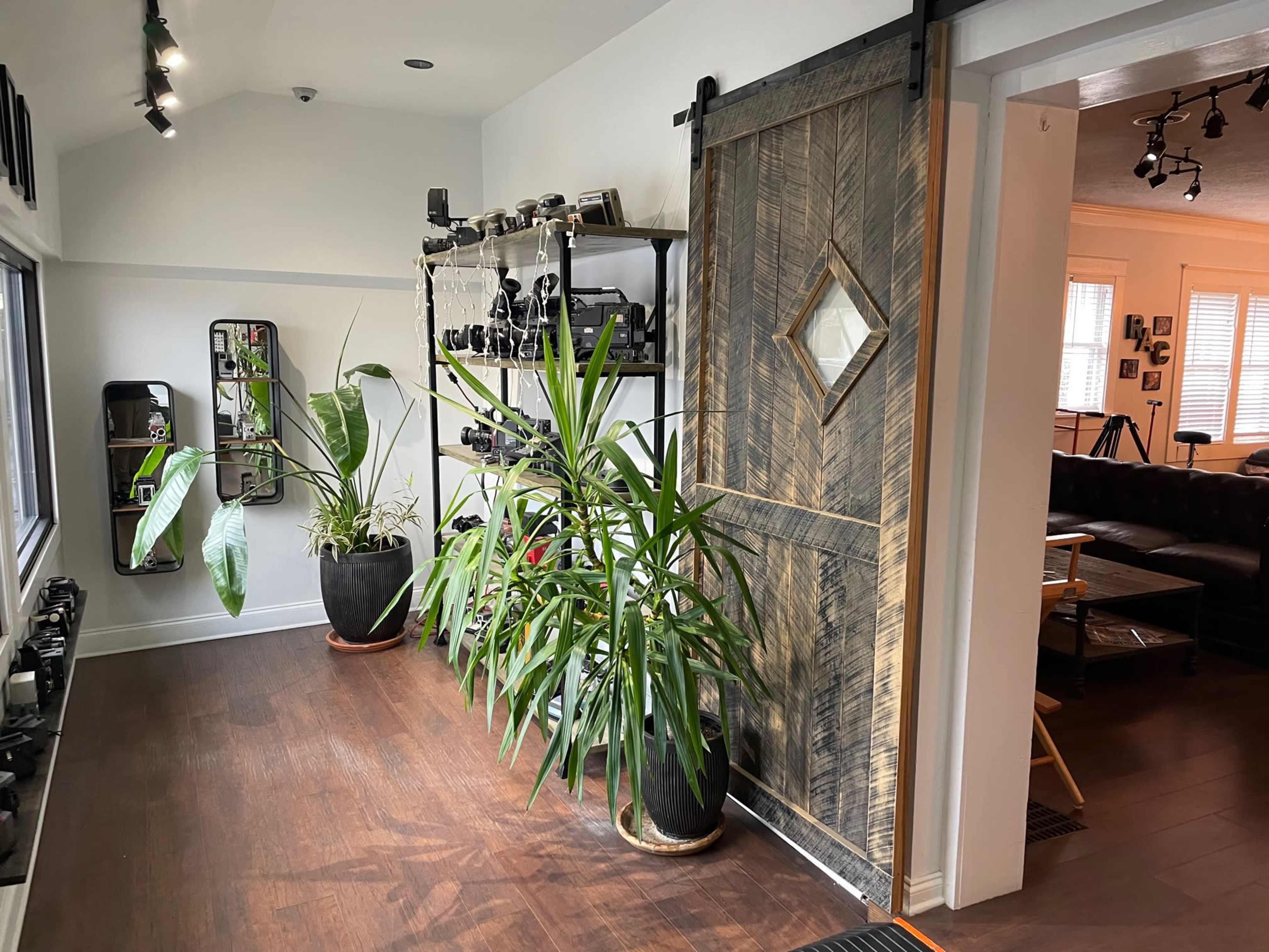 Great Studio location near Melrose / Berry Hill minutes from downtown Image in Berry Hill, Nashville, TN