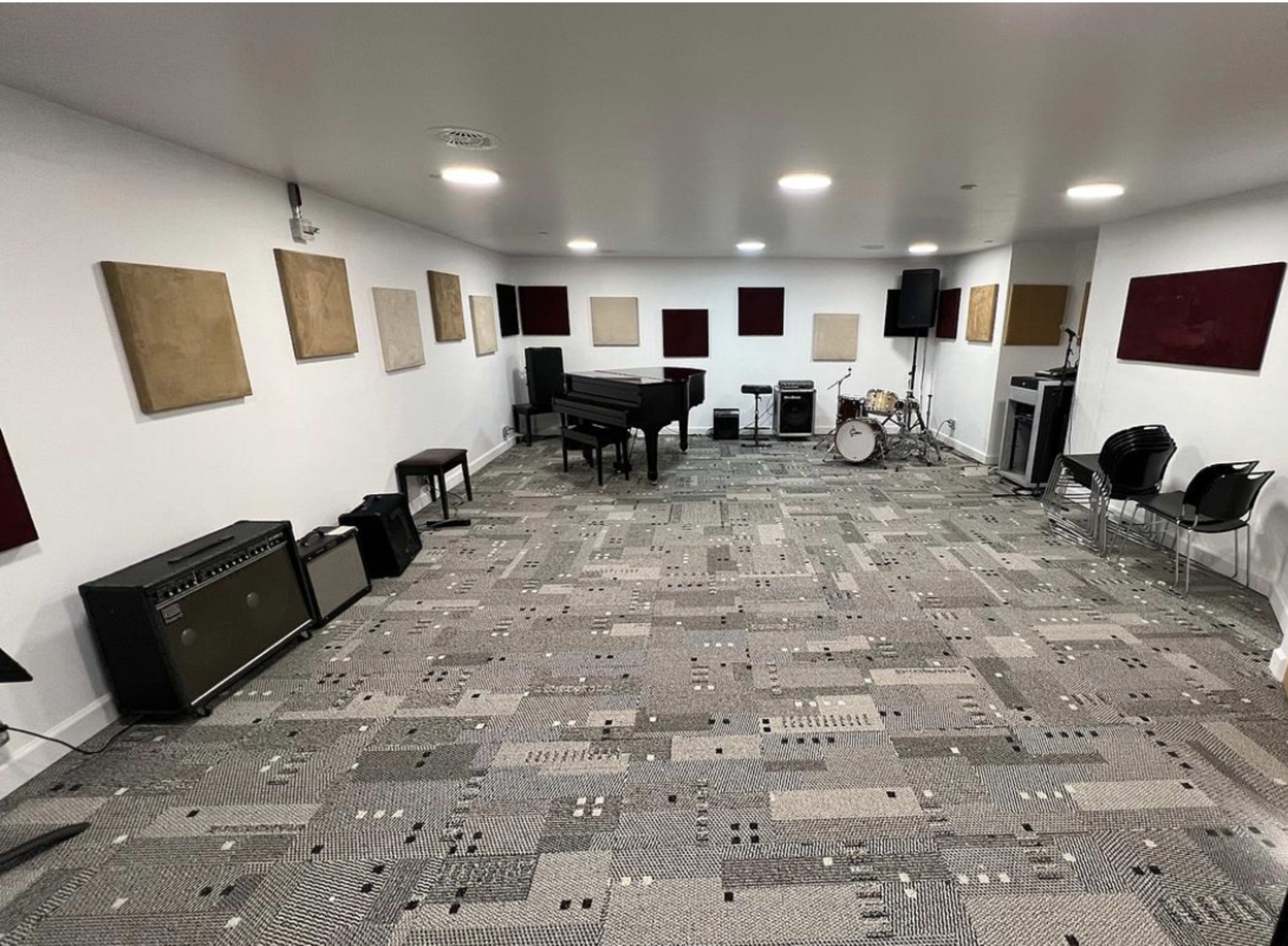 Find Inspiration in Studio 8E – Your Hidden Oasis for Creative Endeavors! Image in Midtown Manhattan, New York, NY