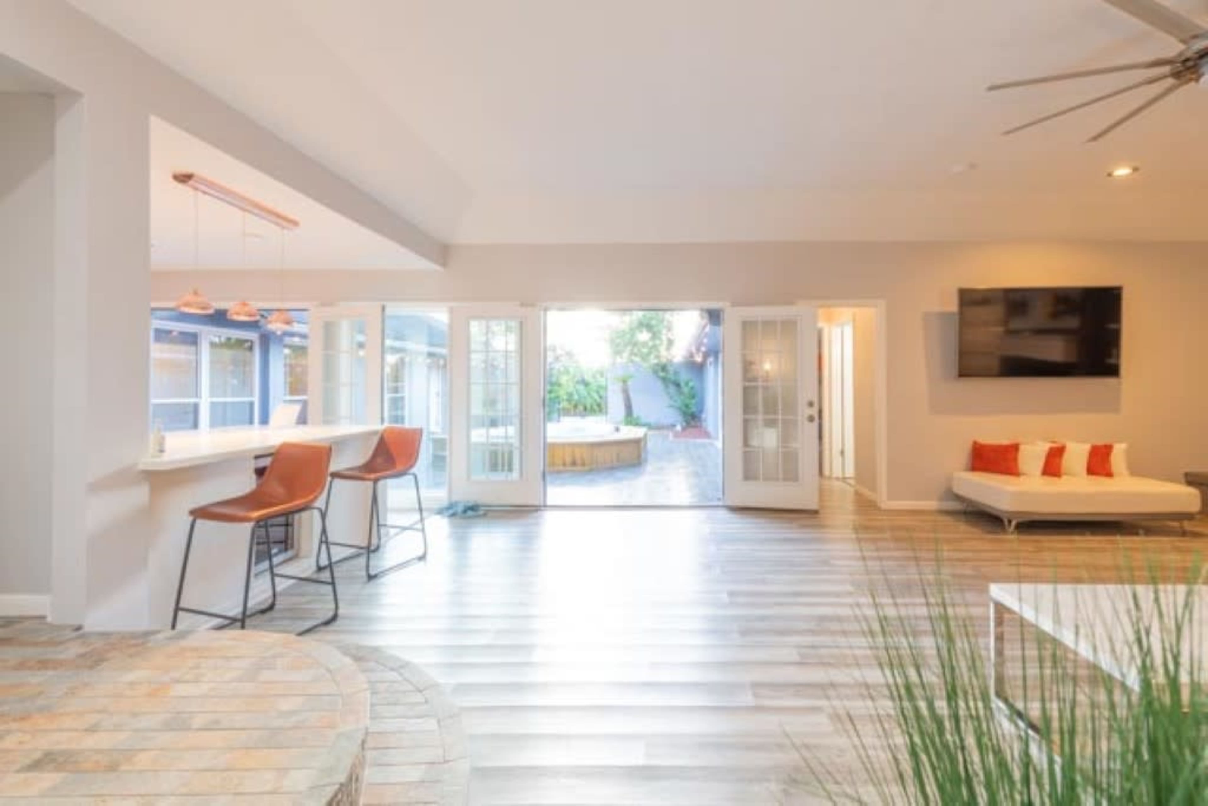 MIA-LA-Style Luxury Villa with Olympic Pool & Courtyard Spa Oasis Image in Northeast Houston, Houston, TX