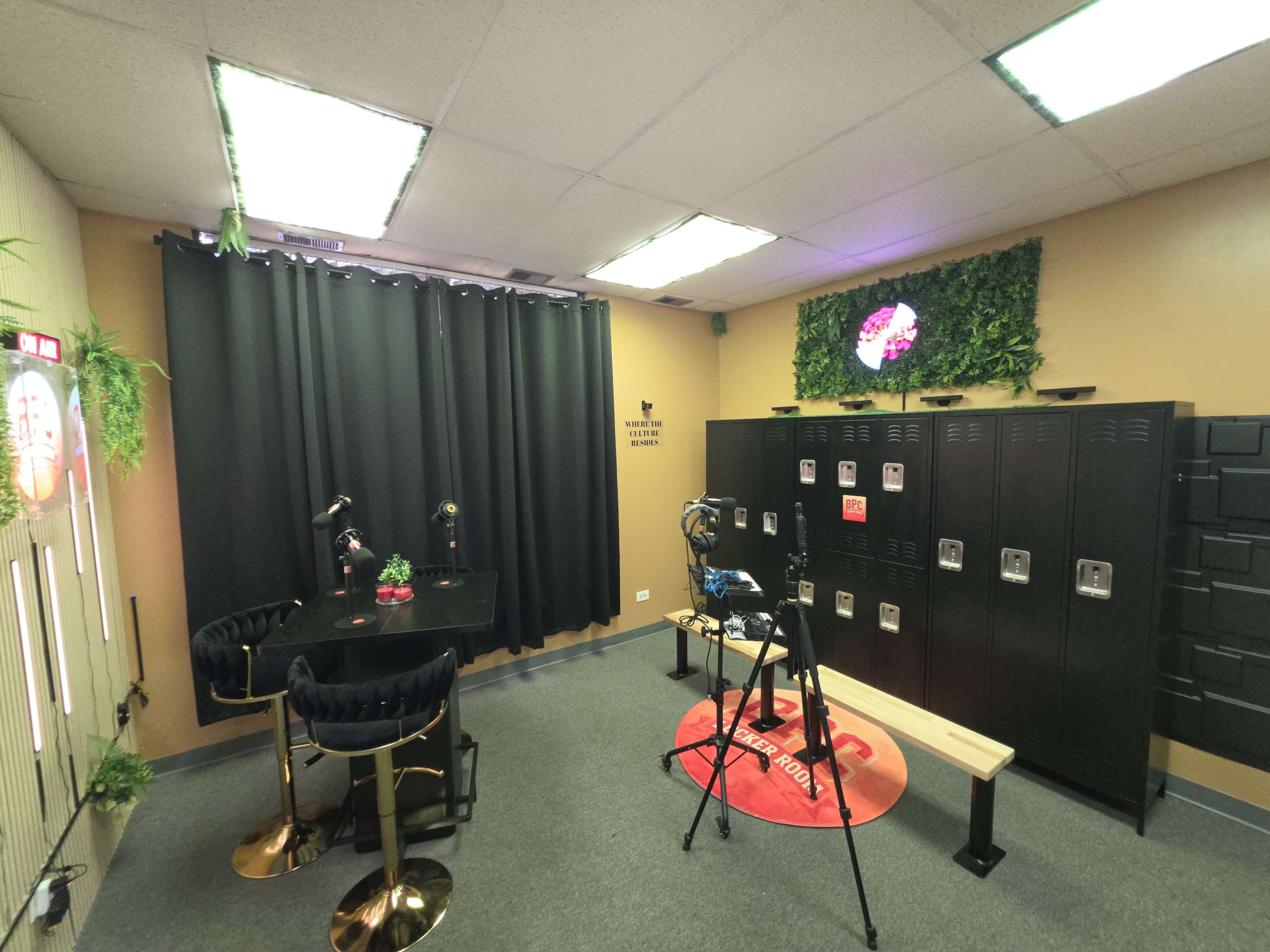 Content Warehouse Image in Thornton Township, South Holland, IL