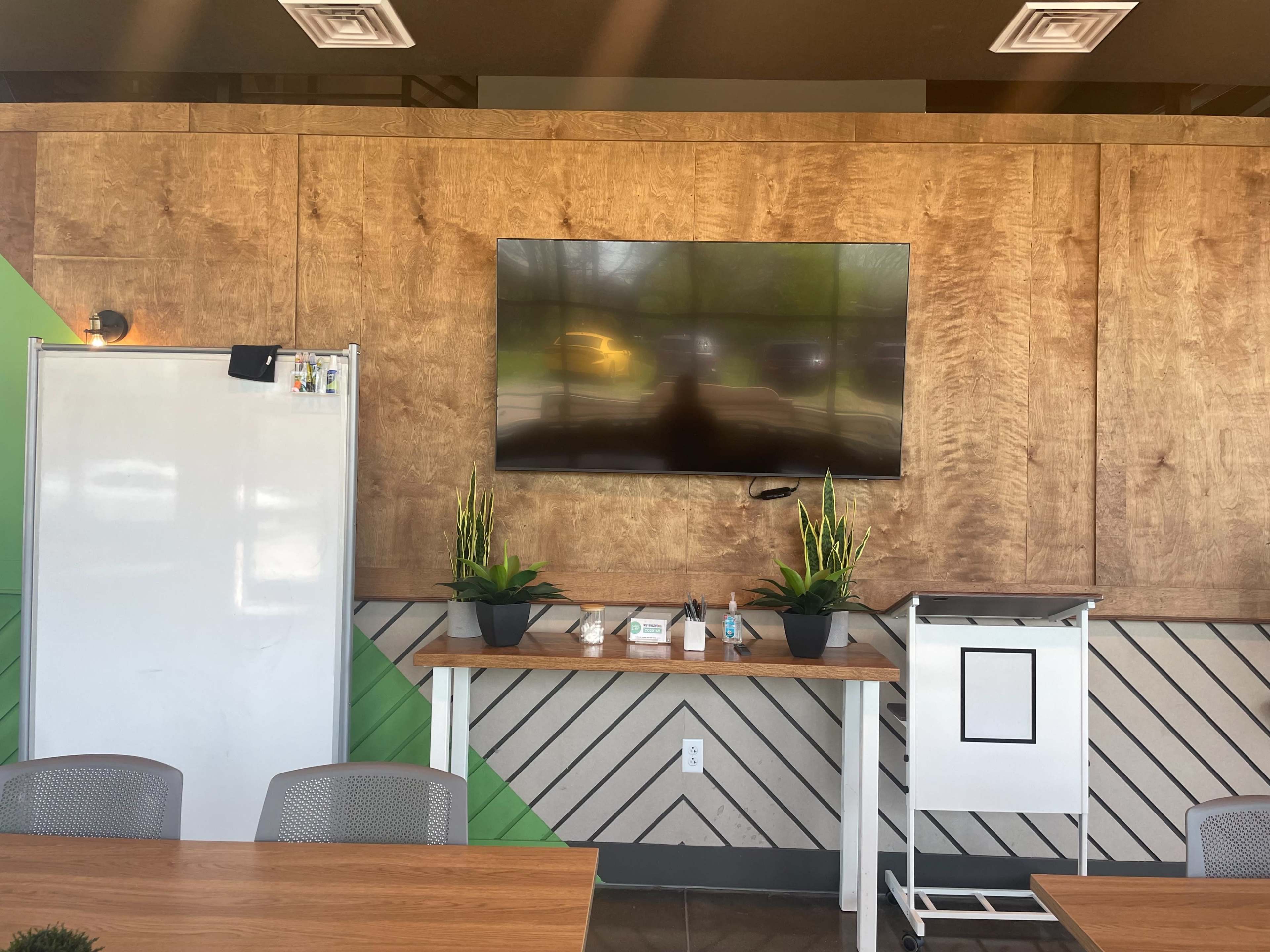 Downtown Light and Airy Event and Meeting Space Image in Hillside, Indianapolis, IN