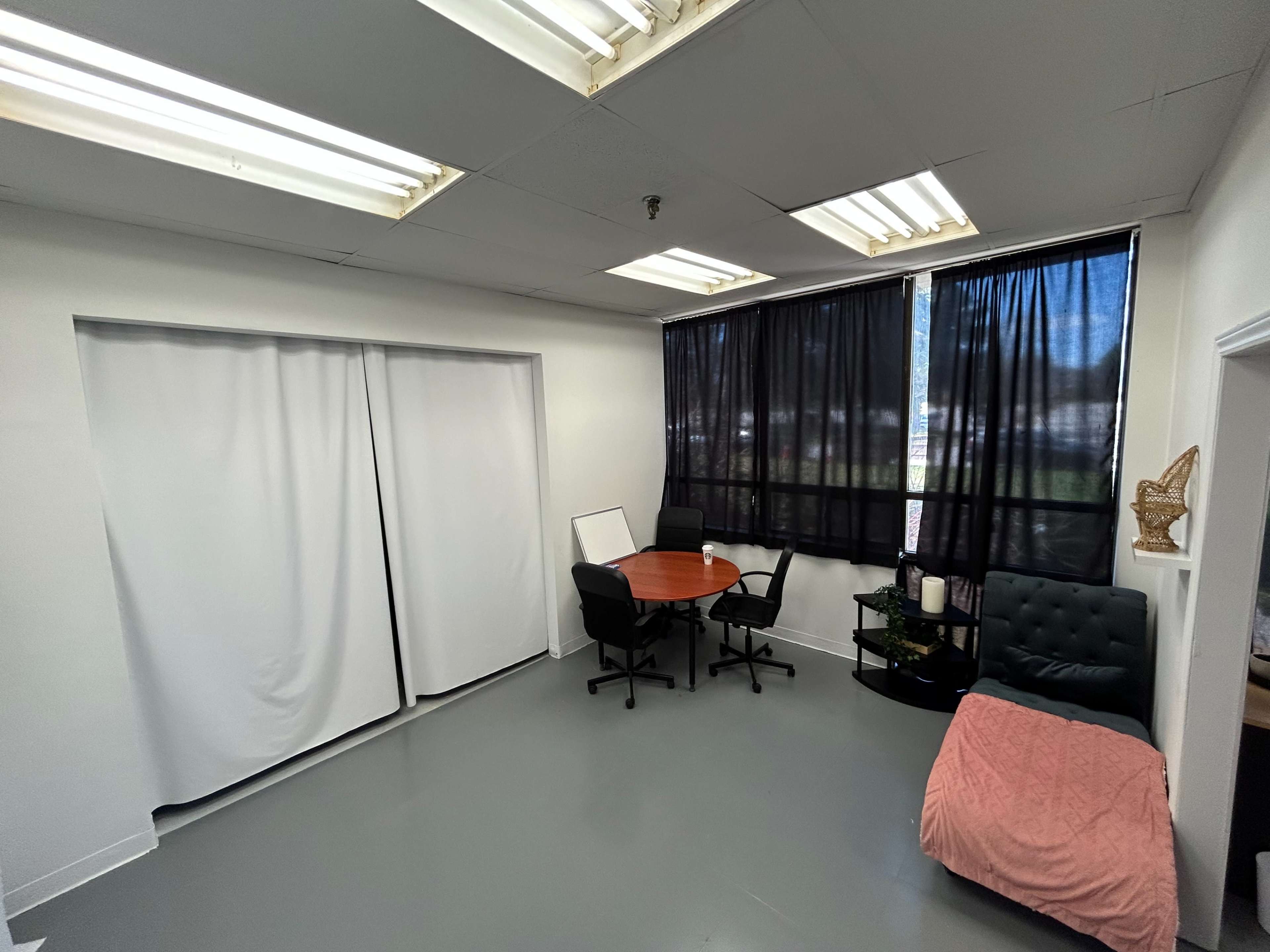 Bright & Versatile Studio Space in Mississauga (Erin Mills)  Perfect for Photo & Video Shoot Image in Erin Mills, Mississauga, ON