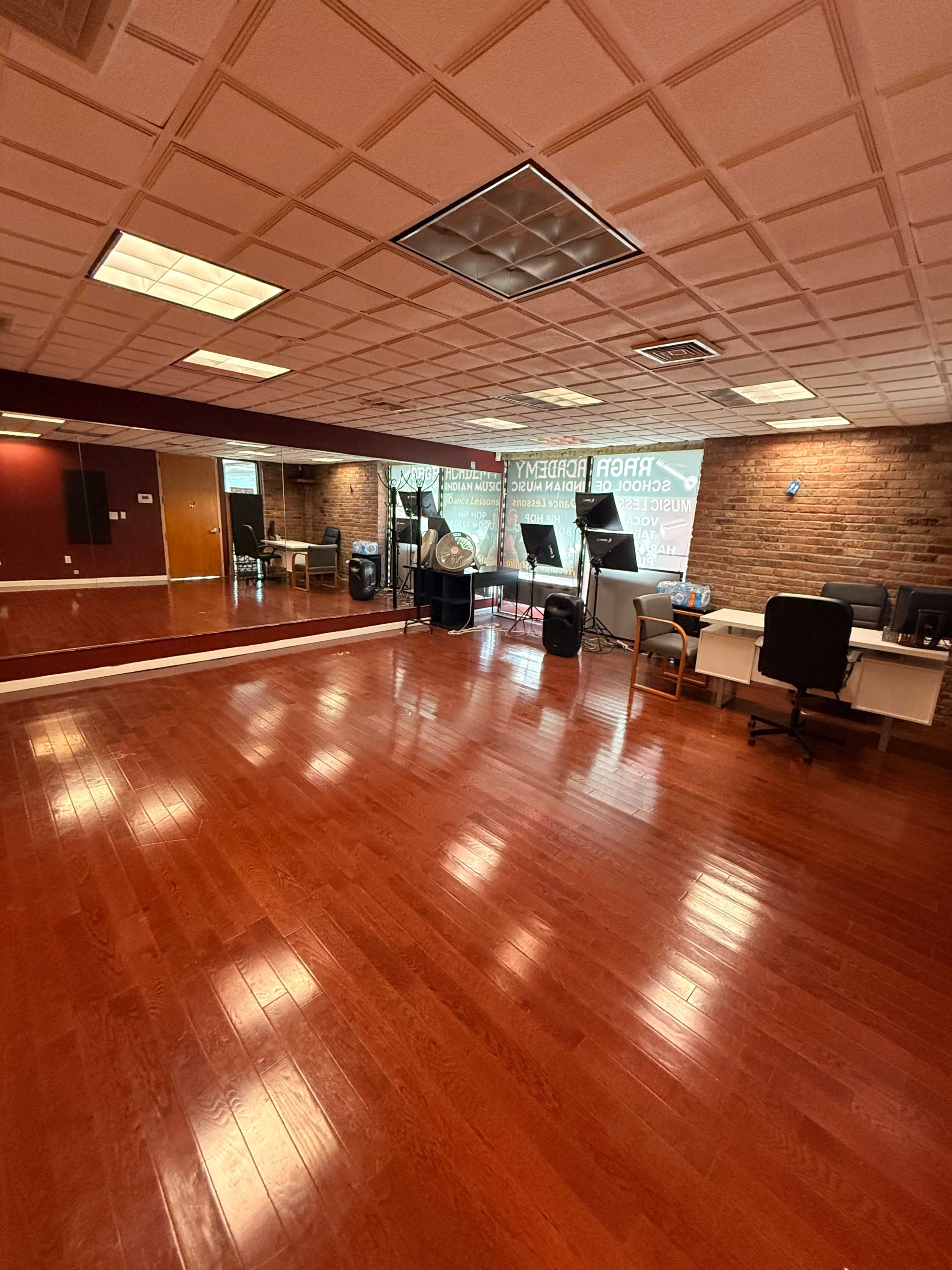 Bright Dance & Photo Studio with Mirrors, Natural Light & Backdrops Image in Oyster Bay, Hicksville, NY