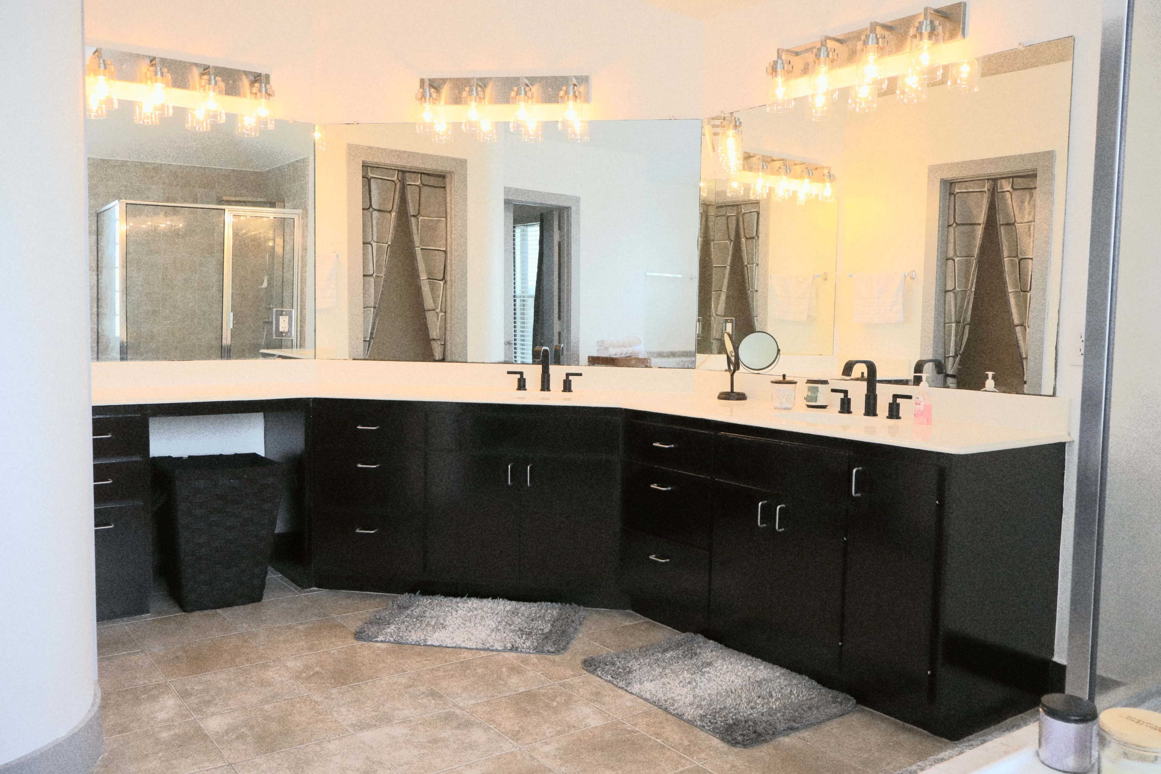 Modern Home - Near NRG, Med Center, Gallaria and Downtown Image in Willow Meadows/ Willowbend Area, HOUSTON, TX