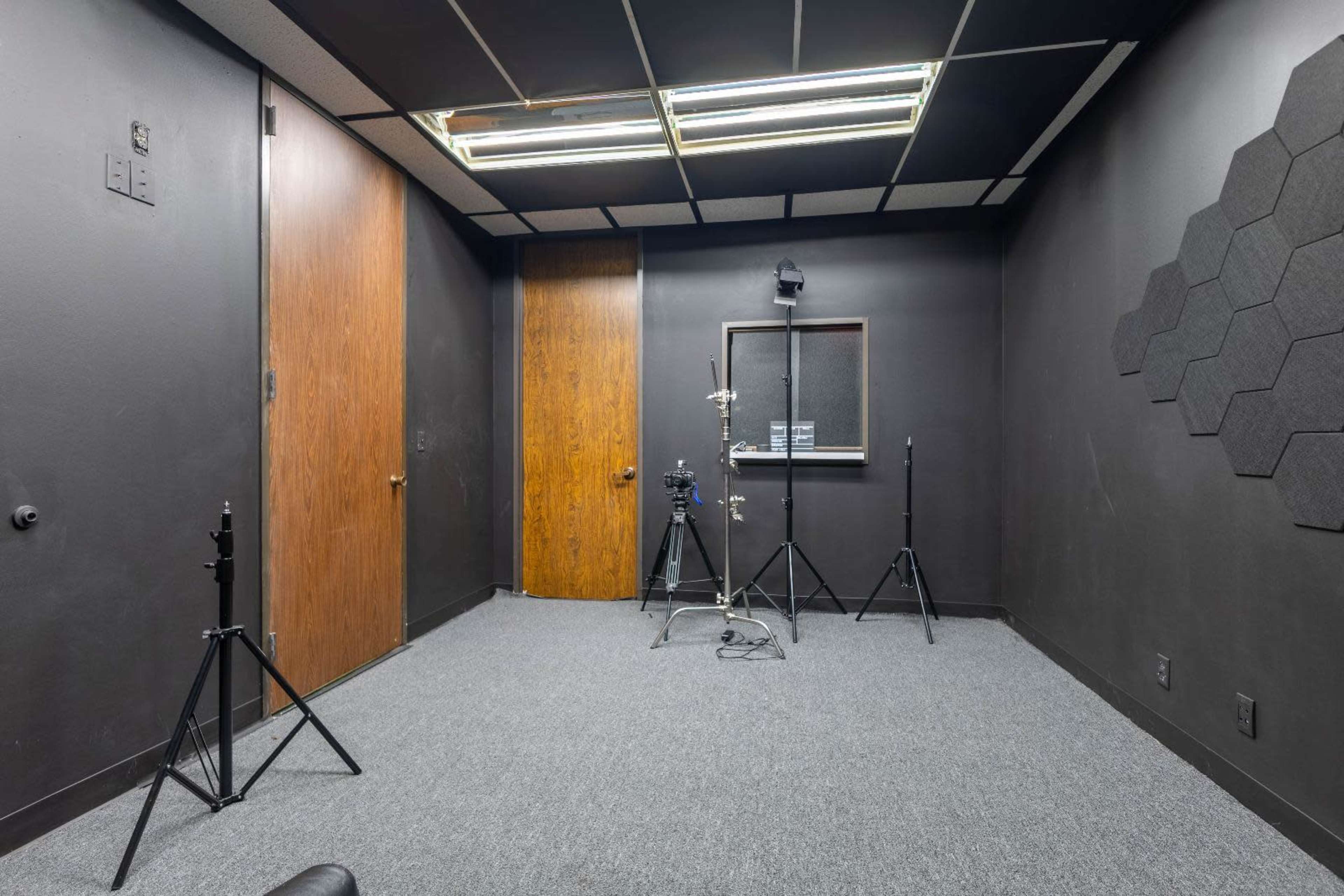 unique BLACKOUT / VIBRANT contrast photo studio in Bellaire Image in Westside, Houston, TX