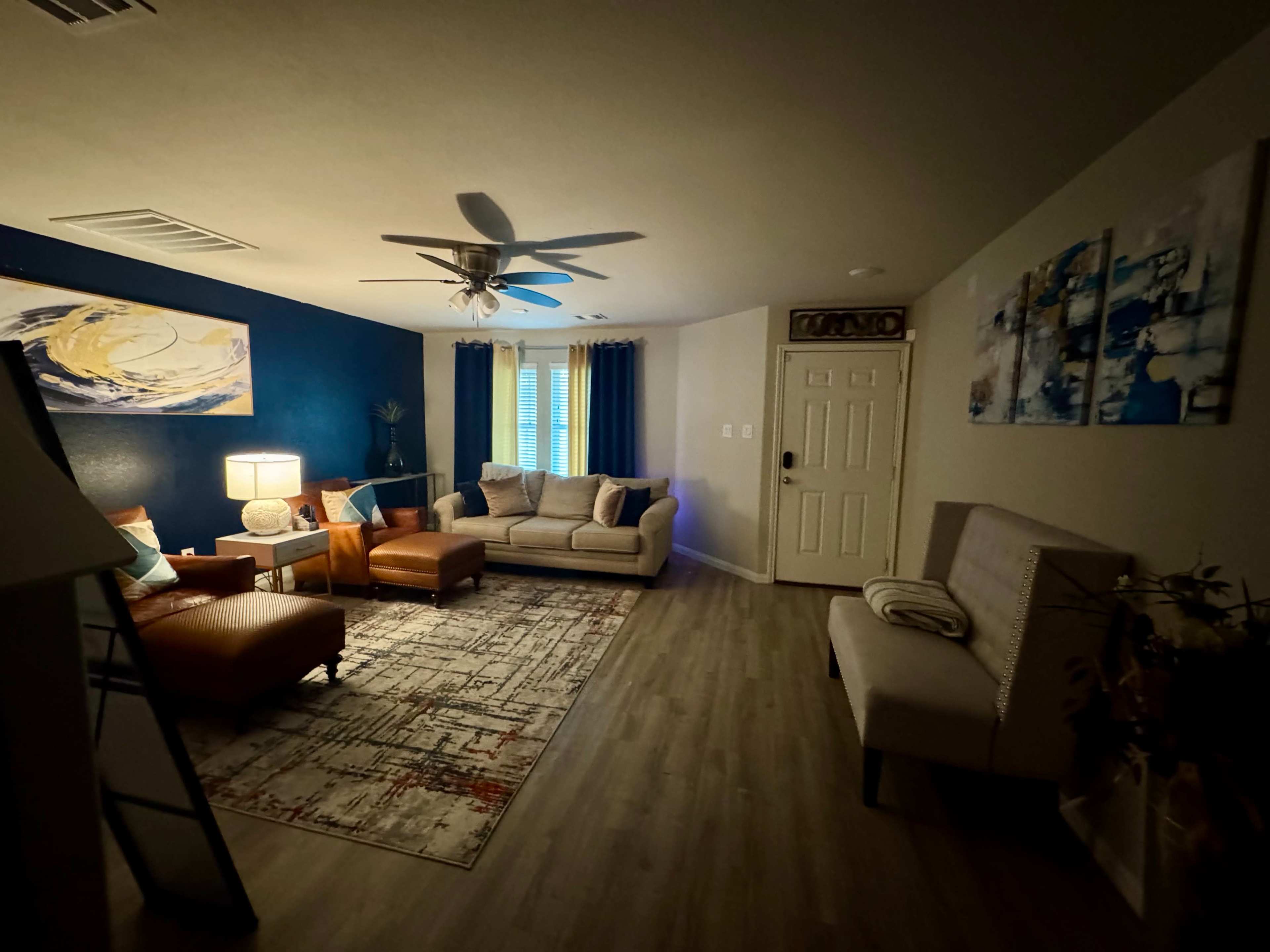 Cute and Trendy Space Image in Trinity / Houston Gardens, Houston, TX