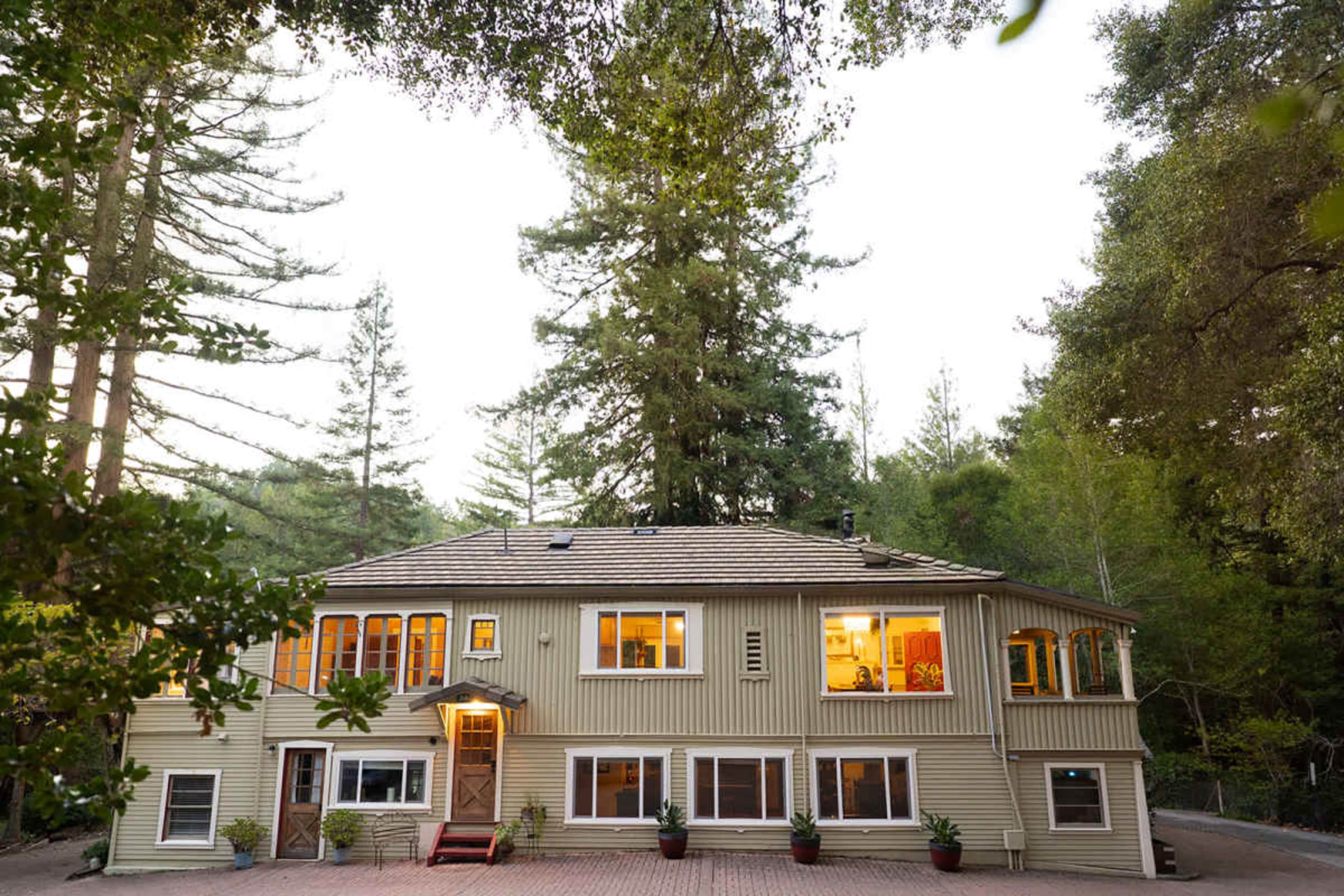 1928 Carriage House with Large Redwood Deck & Formal Salon Image in , Scotts Valley, CA