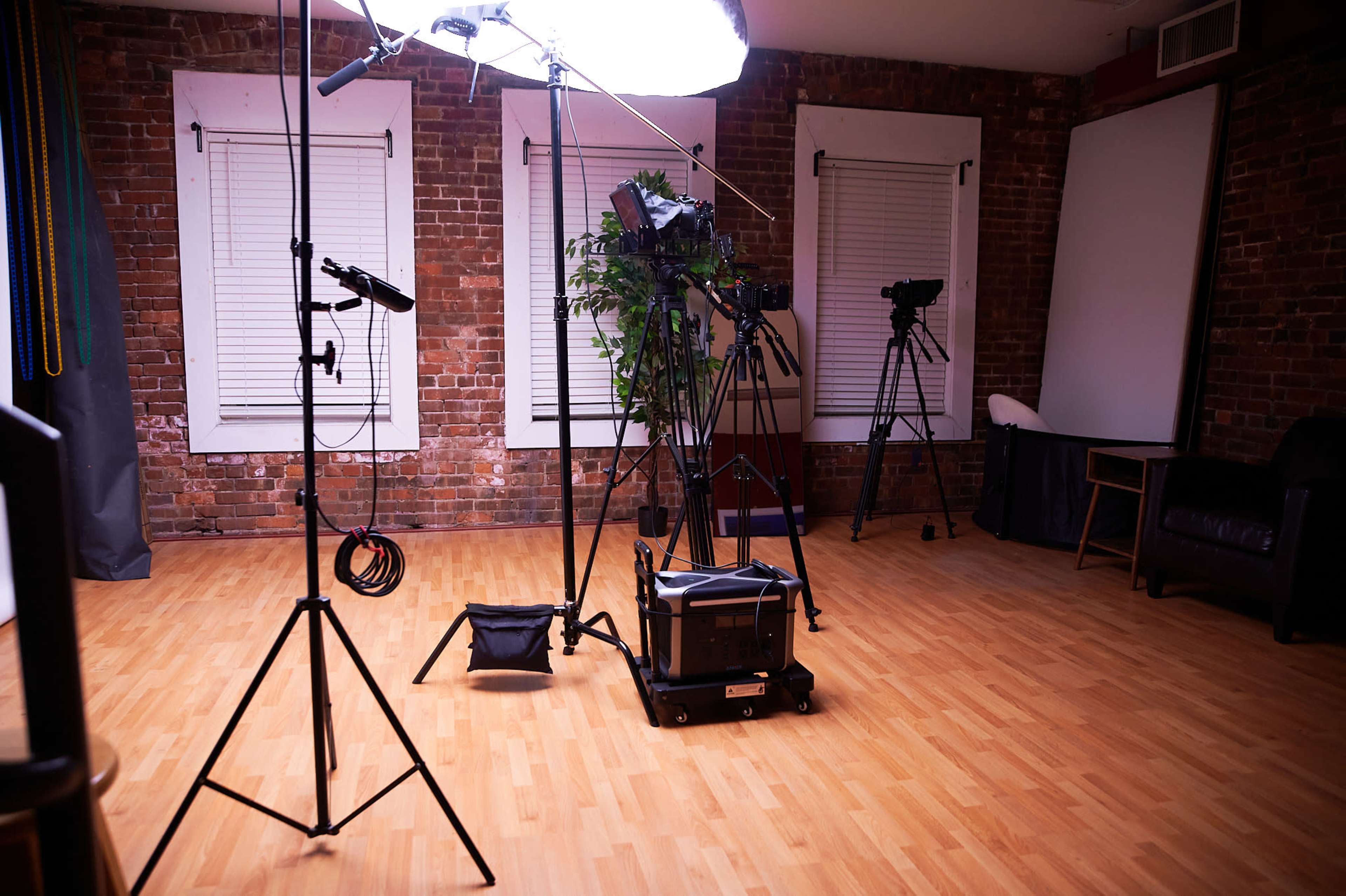 Urban city downtown area studio with a loft vibe with exposed brick Image in Wooster Square, New Haven, CT
