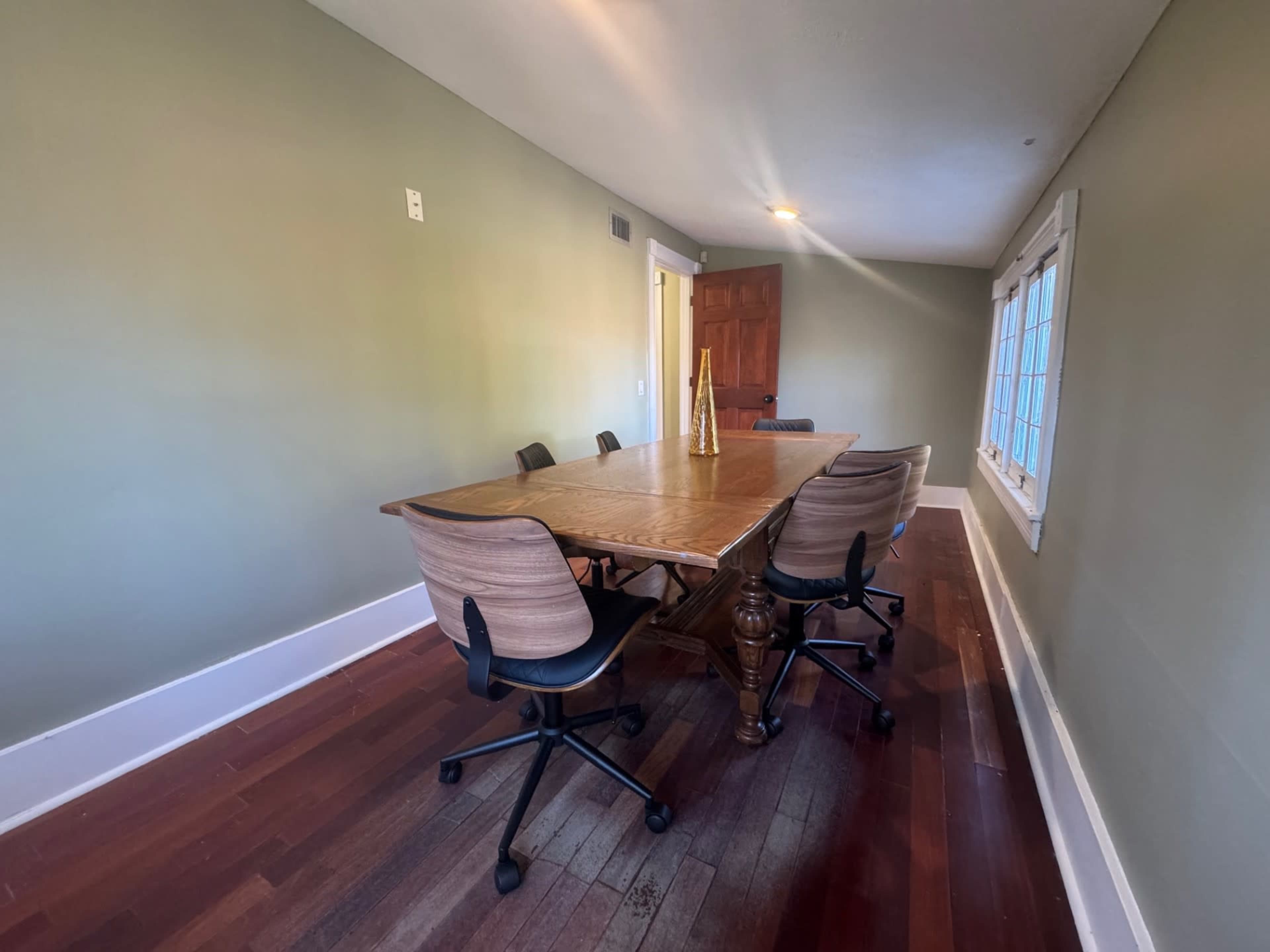 Cozy & Private Meeting Room for 6-8 Image in Longwood, Longwood, FL