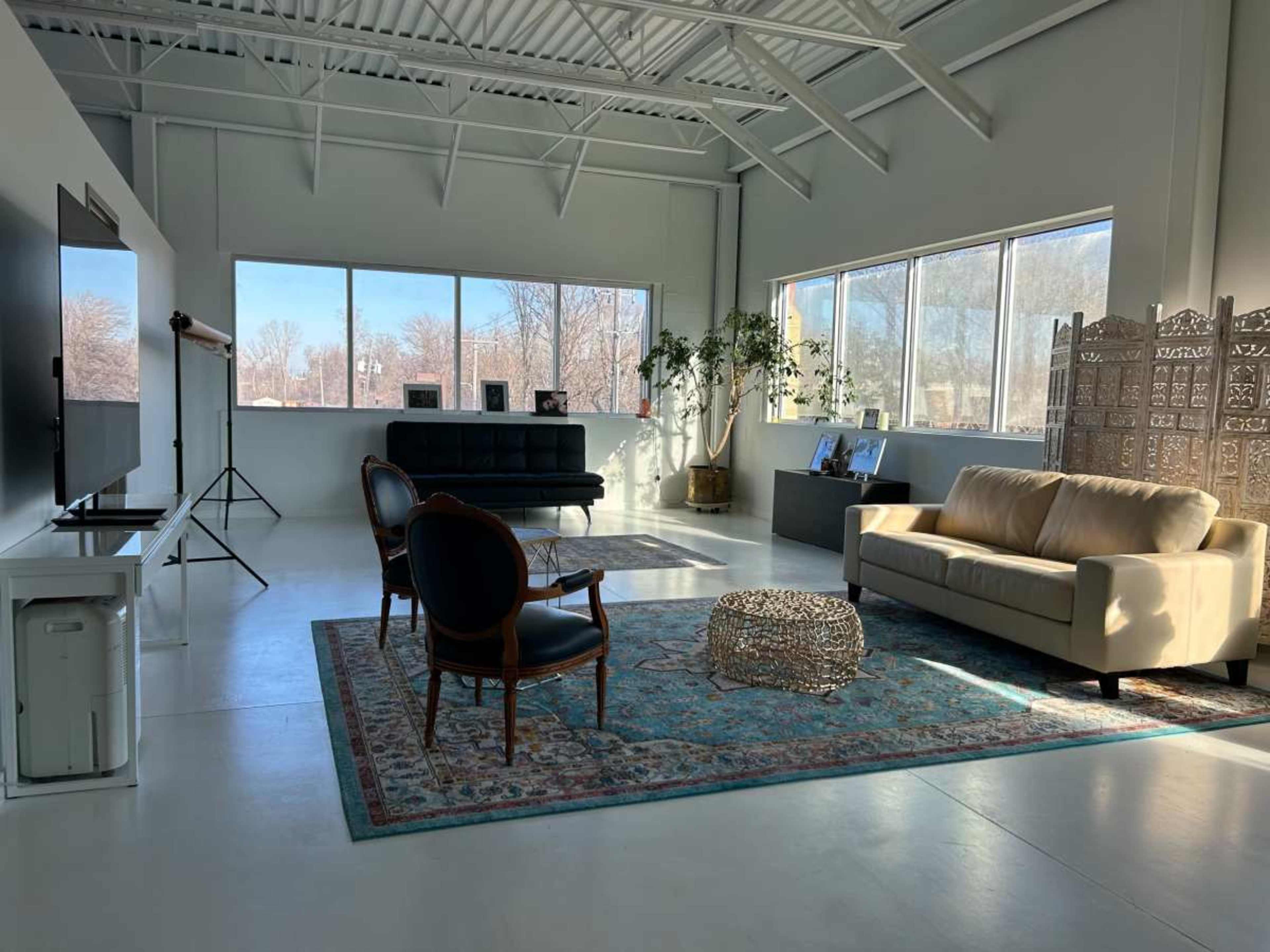 Beautiful Suburban Natural Light Meeting Space with FREE PARKING Image in New Hope, NEW HOPE, MN