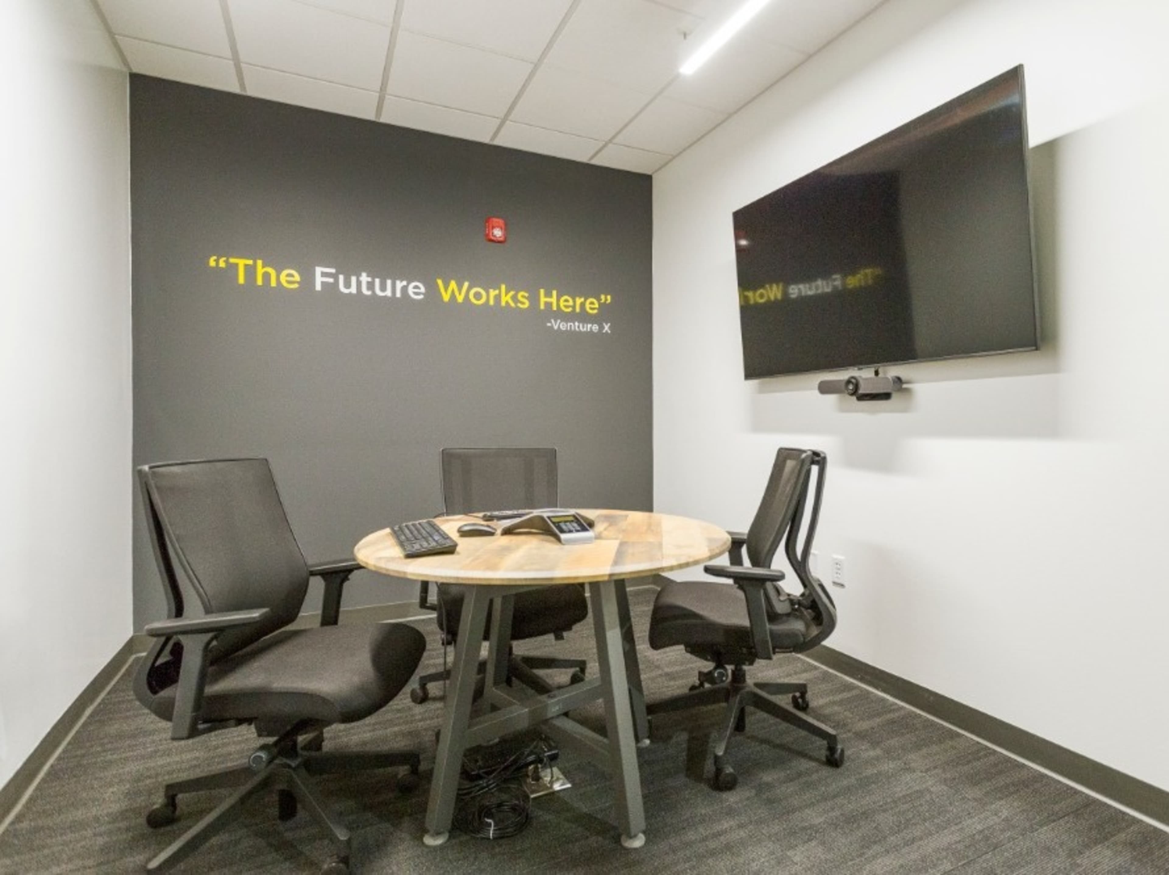 4 Person Meeting Room
