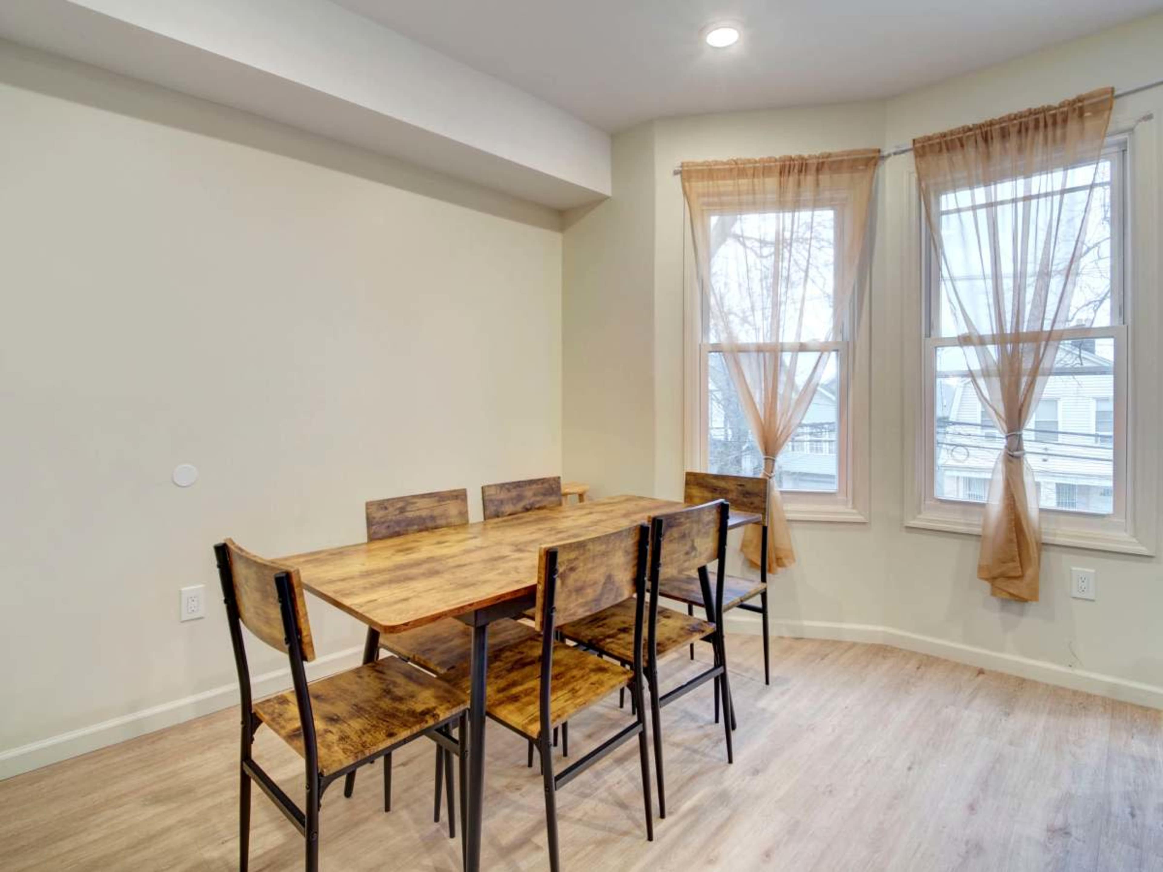 Chic 3-BR Urban Retreat Image in Upper Clinton Hill, Newark, NJ