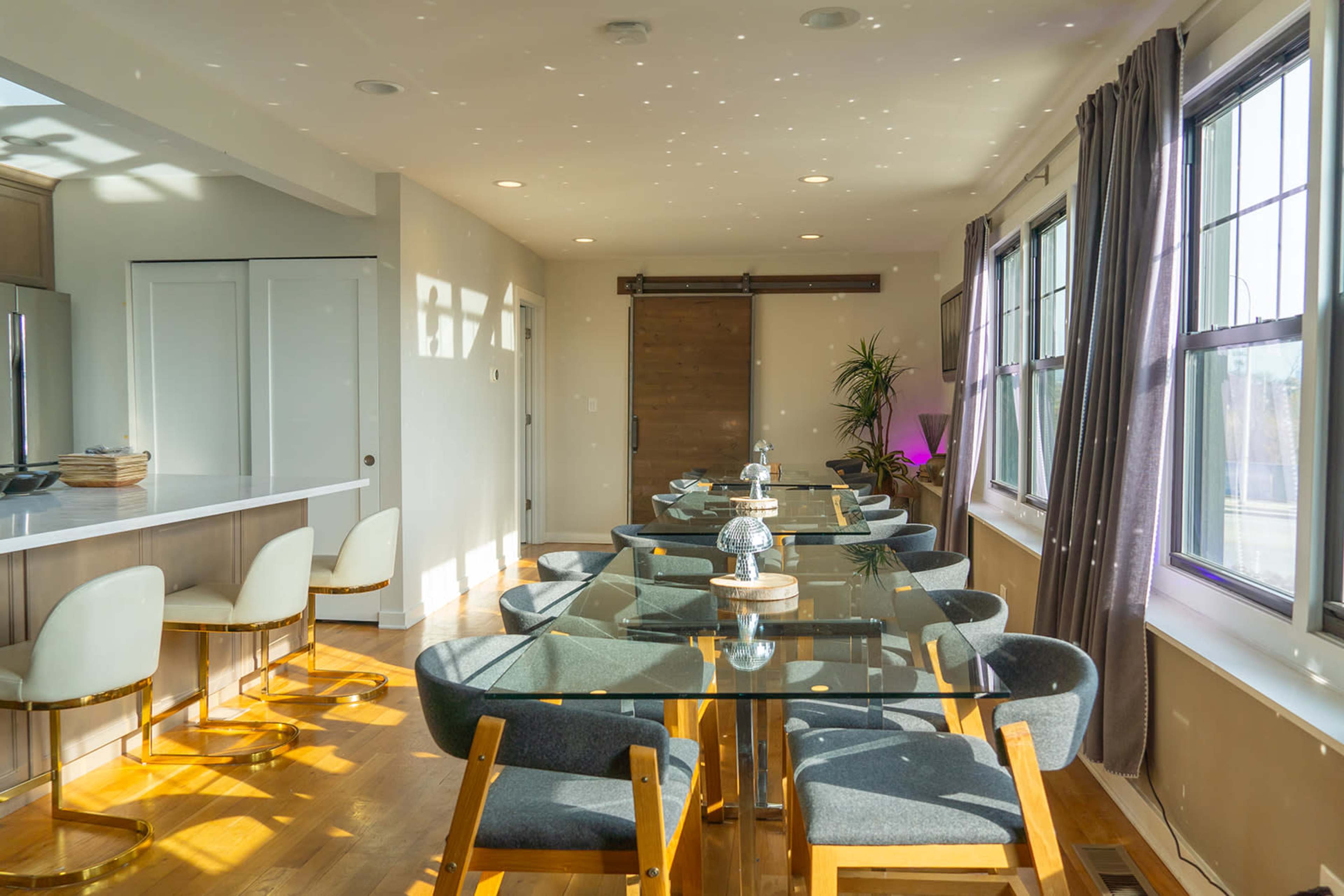 2nd Floor Dining Room with Skyline View Image in Bucktown, Chicago, IL