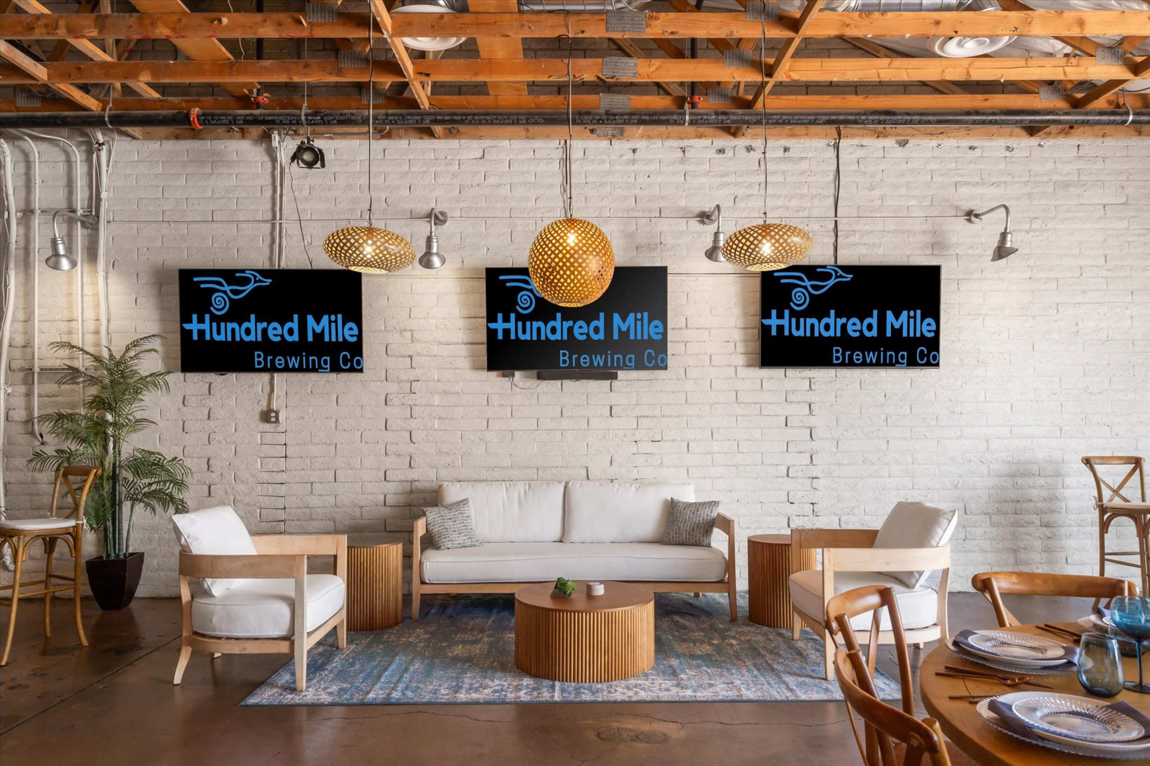 Road Runner venue by Hundred Mile Brewing Image in Tempe, Scottsdale, AZ