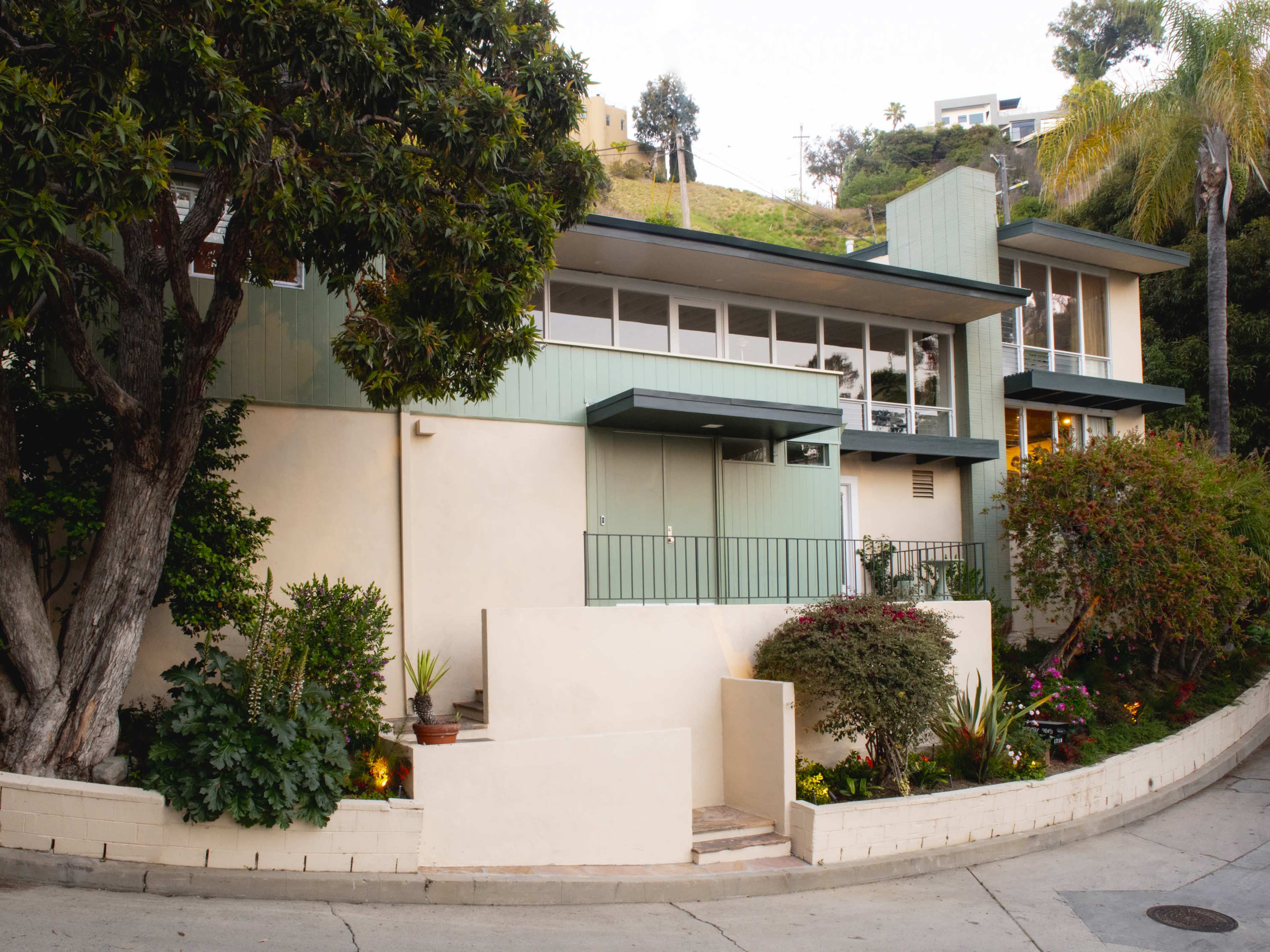 Mid Century Hills Home with lots of natural light in the Hollywood hills Image in Central LA, LOS ANGELES, CA
