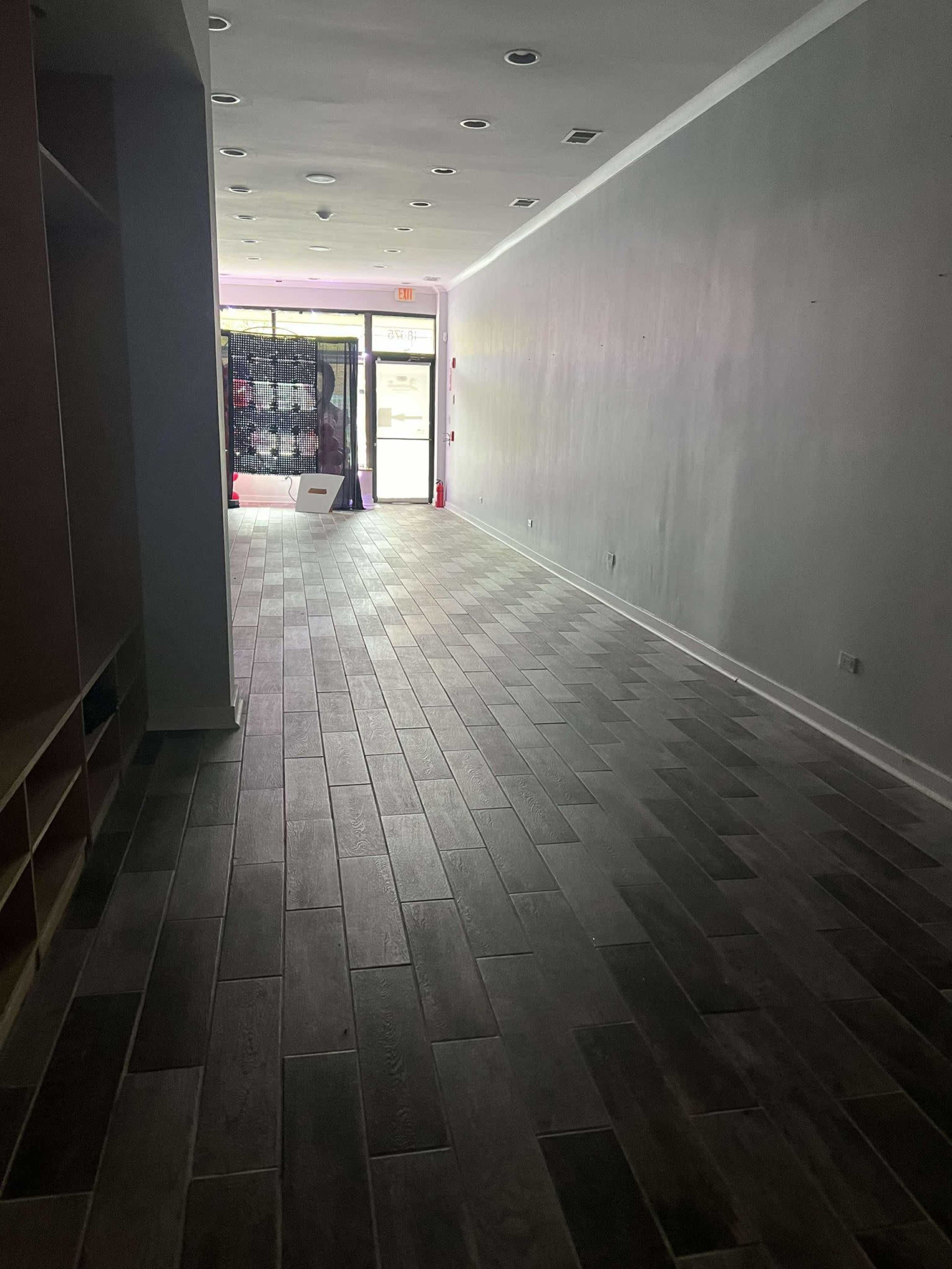 Intimate space 25ct capacity Image in Bloom Township, Homewood, IL