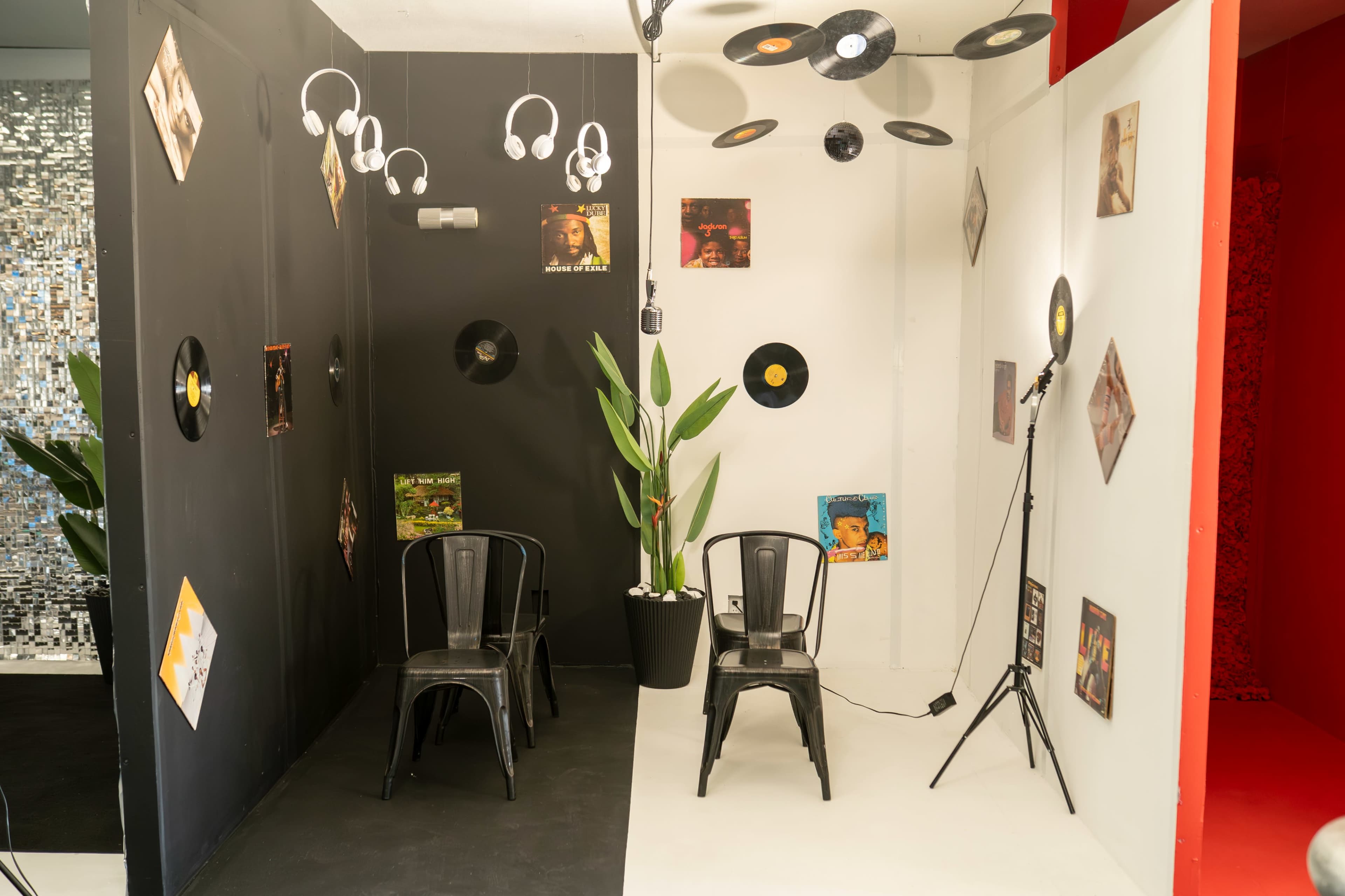 Multi-Set Photobooths & Content Sets Image in East Arlington, Arlington, TX