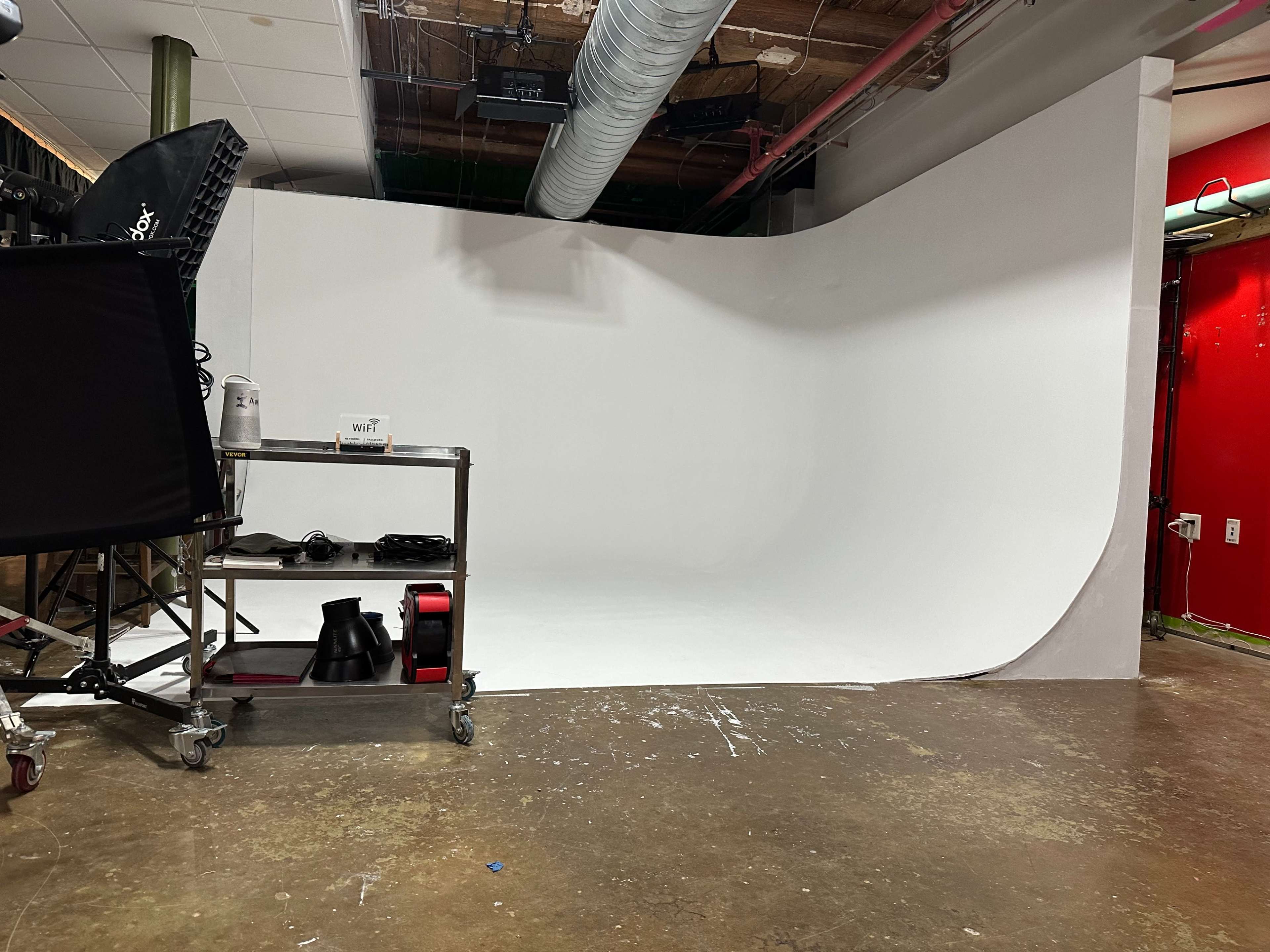 Photography Studio With Lighting Equipment Included + 7 Pre-Built Sets (All You Need Is Your Camera!) Image in Charlotte center city, Charlotte, NC
