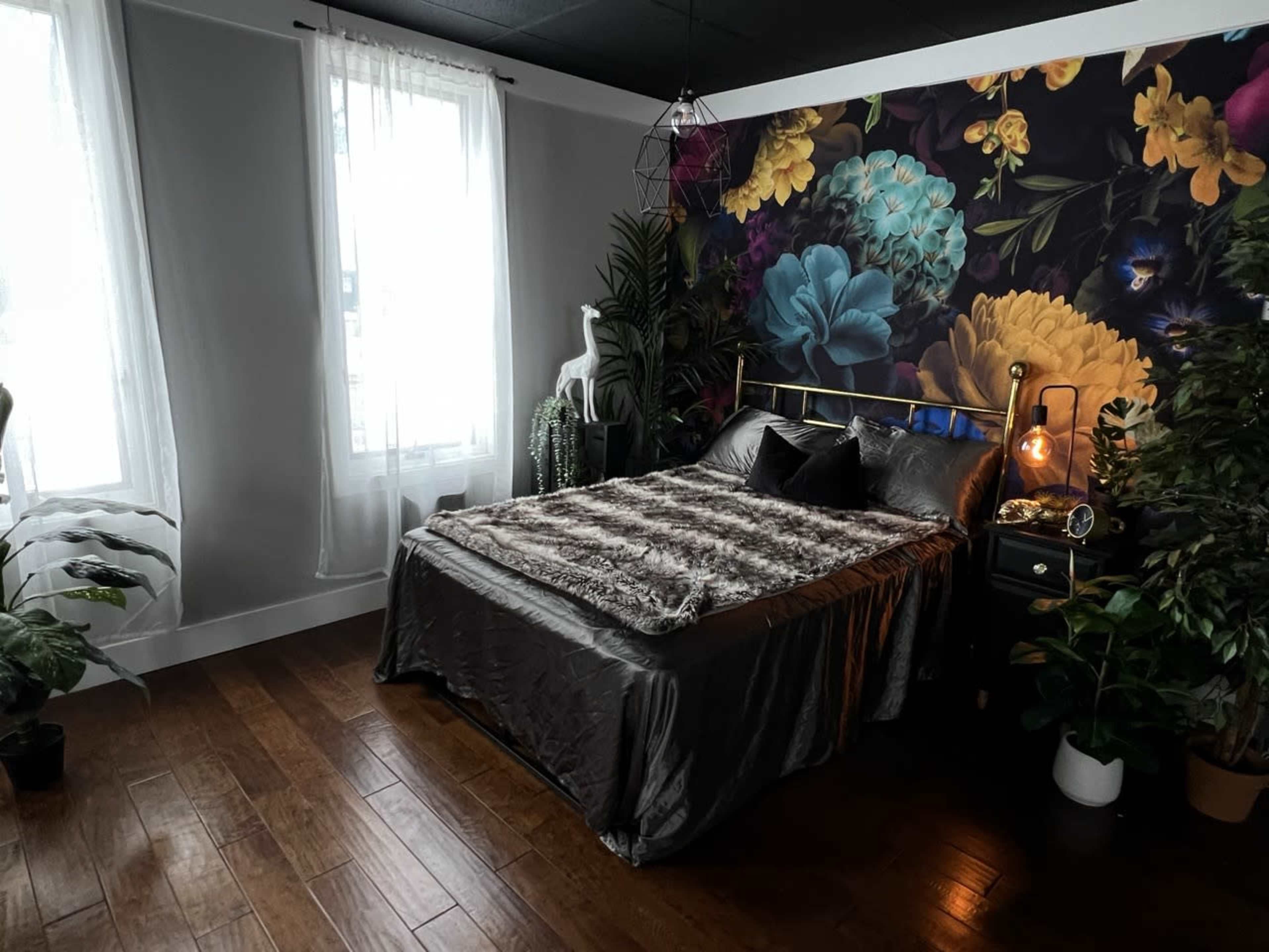 Lifestyle/Boudoir Photo Studio with TONS of Natural Light! Image in Argyle, London, ON