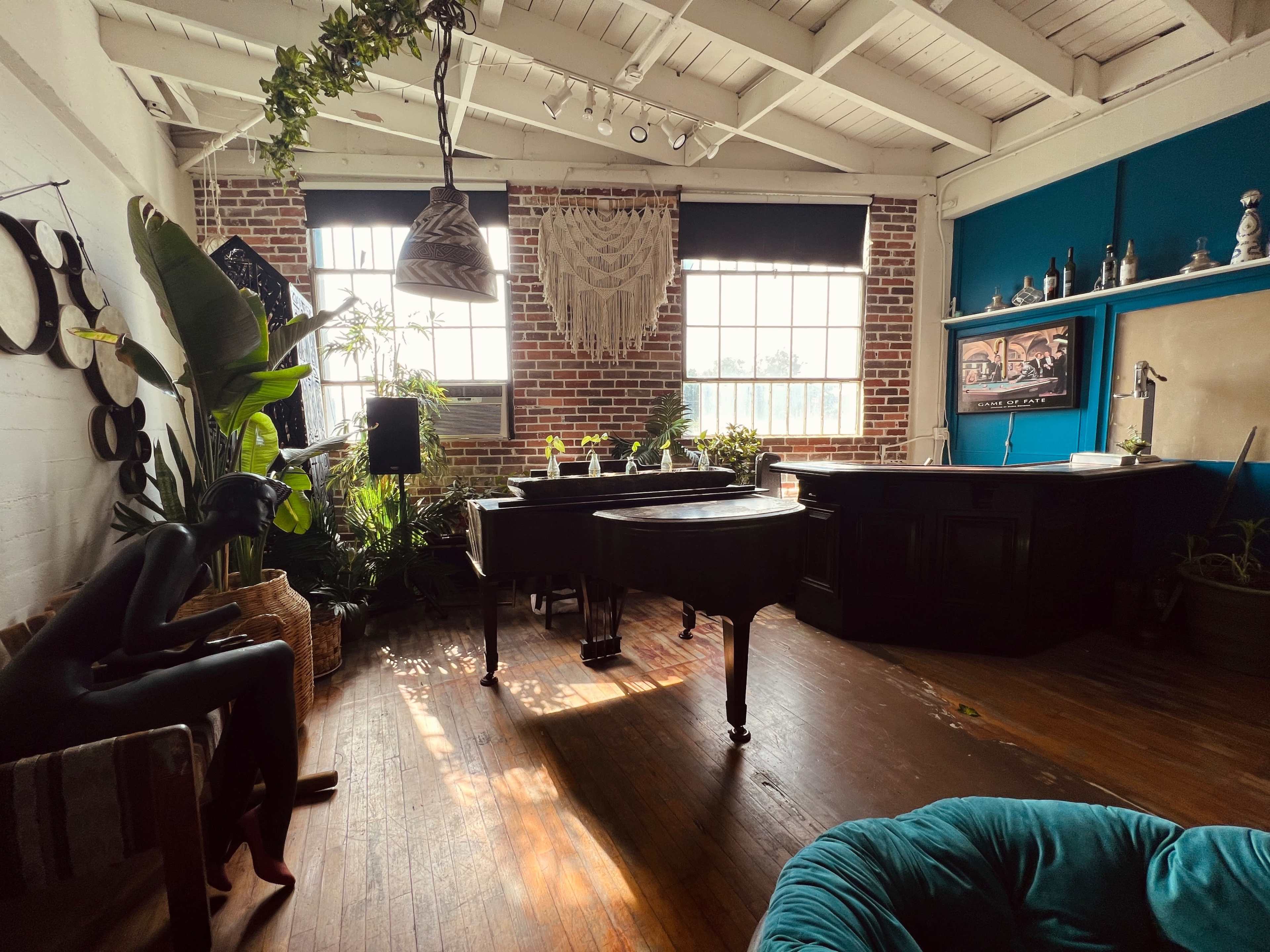 NY Style Artistic Loft Image in Lincoln Heights, Los angeles, CA