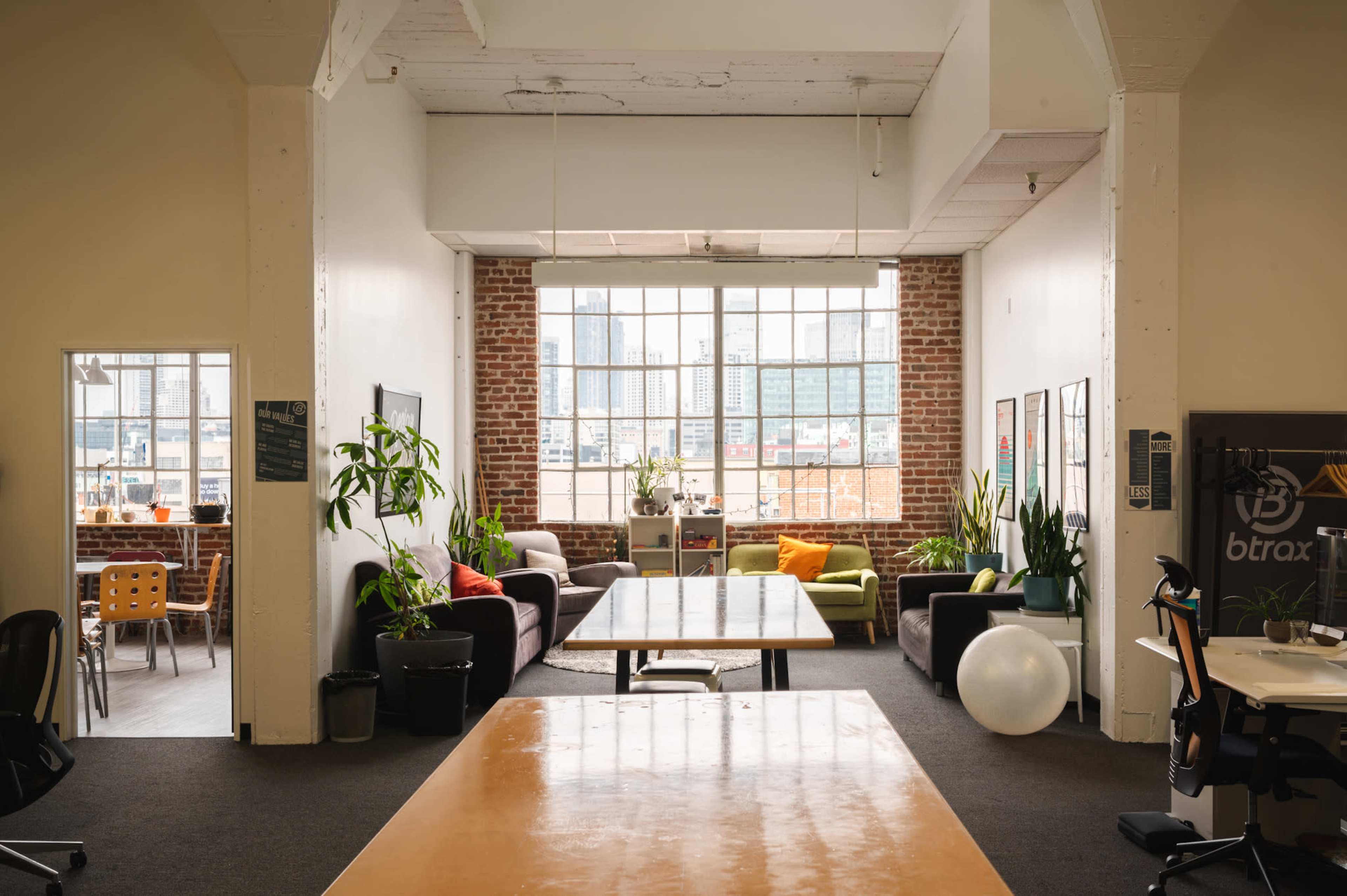 UNIVERSE - Spacious, Flexible Office Space with Skyline View Image in South Beach, San Francisco, CA